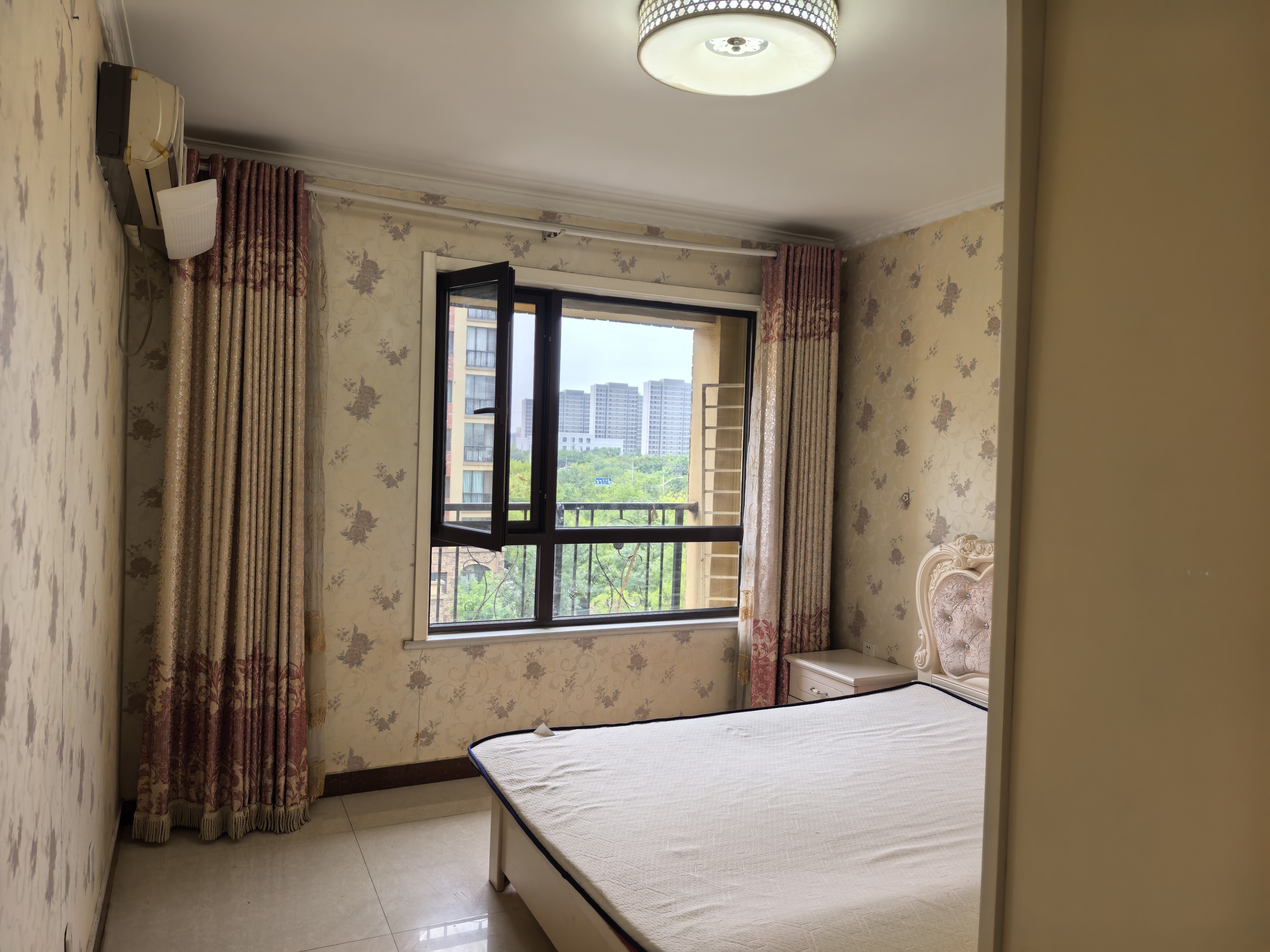 出租東亞 原香小鎮2室2廳1衛89平米16000元/年住宅