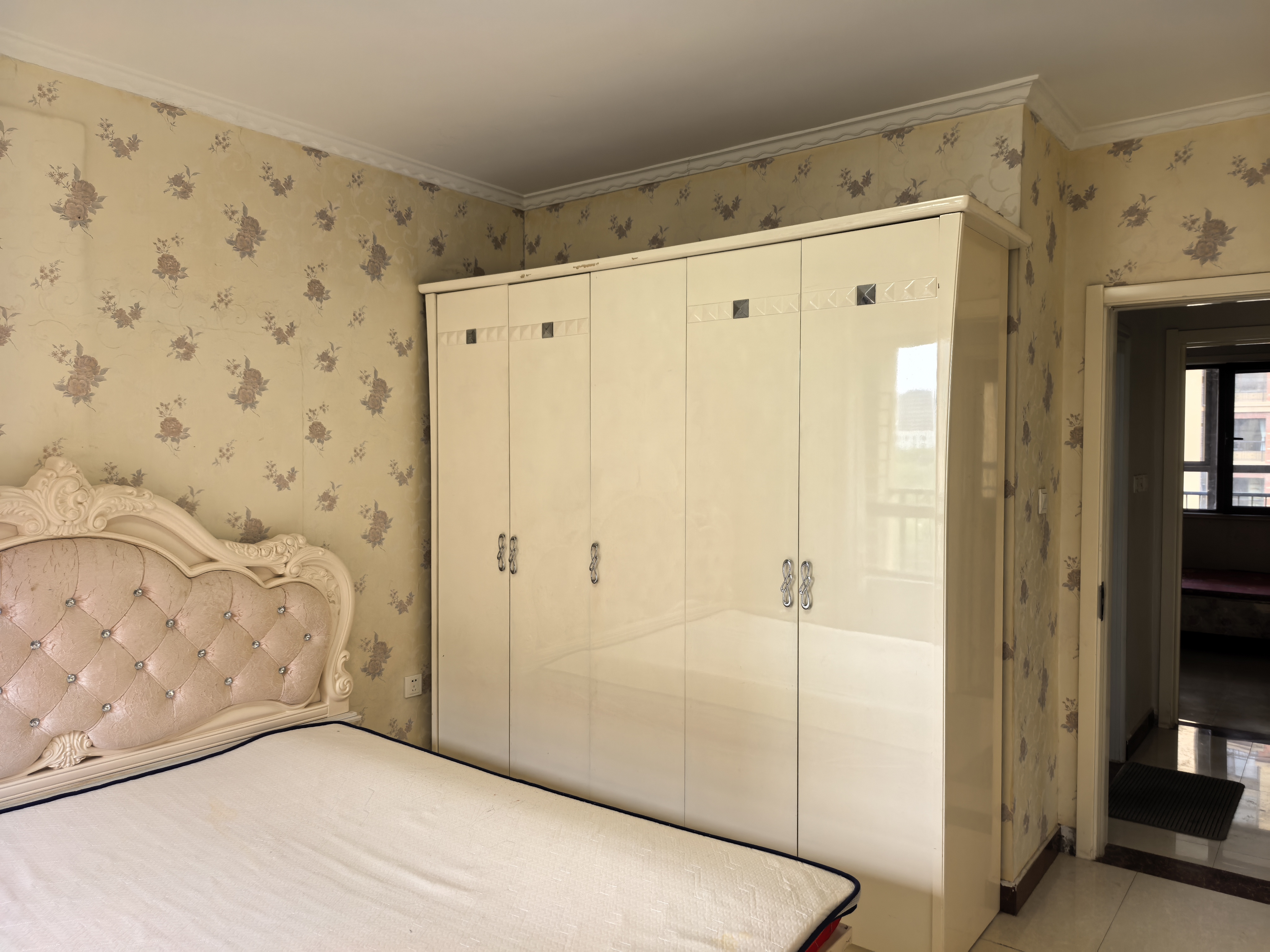 出租東亞 原香小鎮2室2廳1衛89平米16000元/年住宅