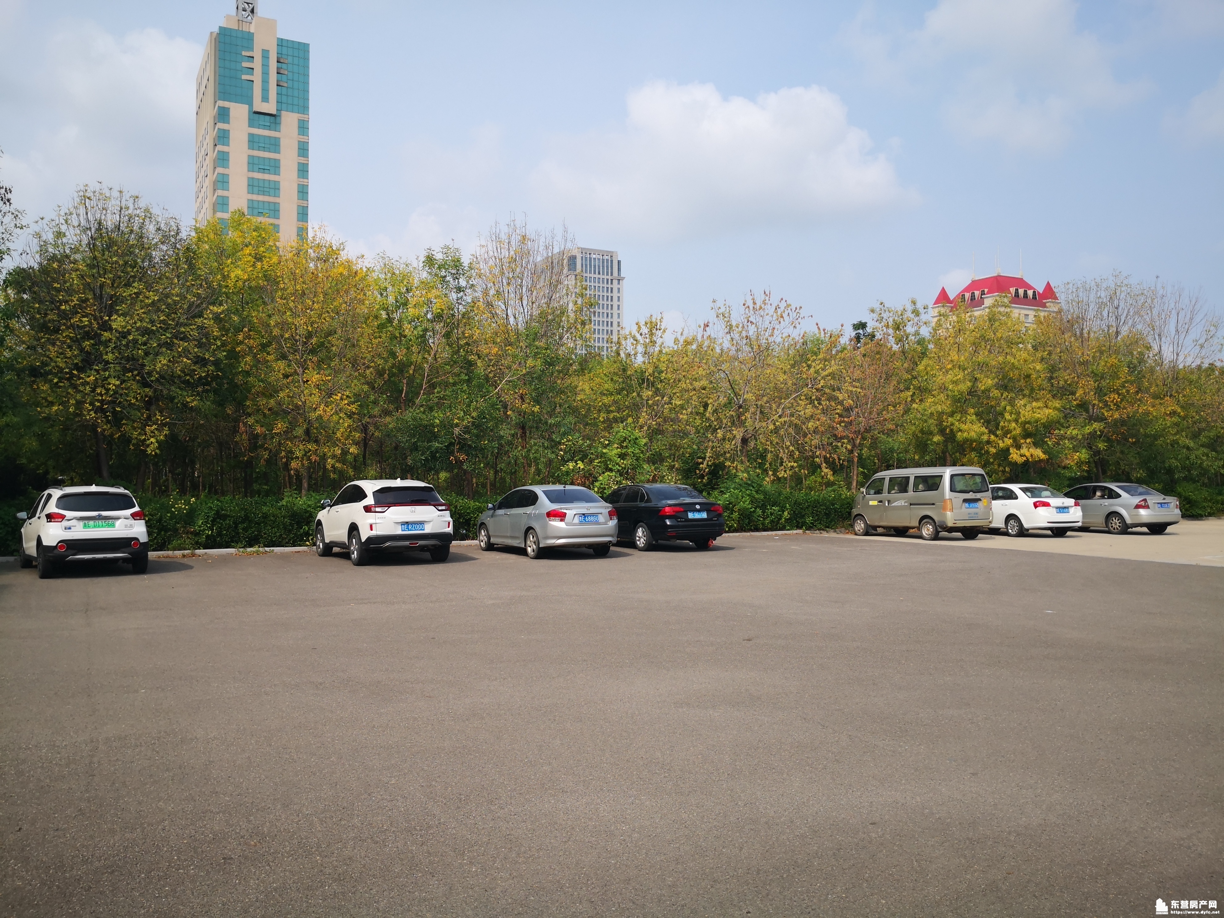 東城南一路工行小區三樓131平 儲藏室9平 售價98萬