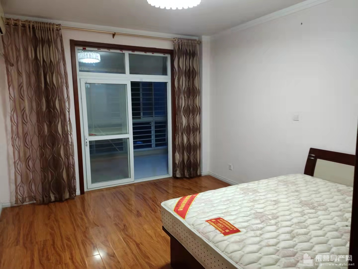 新居華府2樓空調房只租家庭住戶