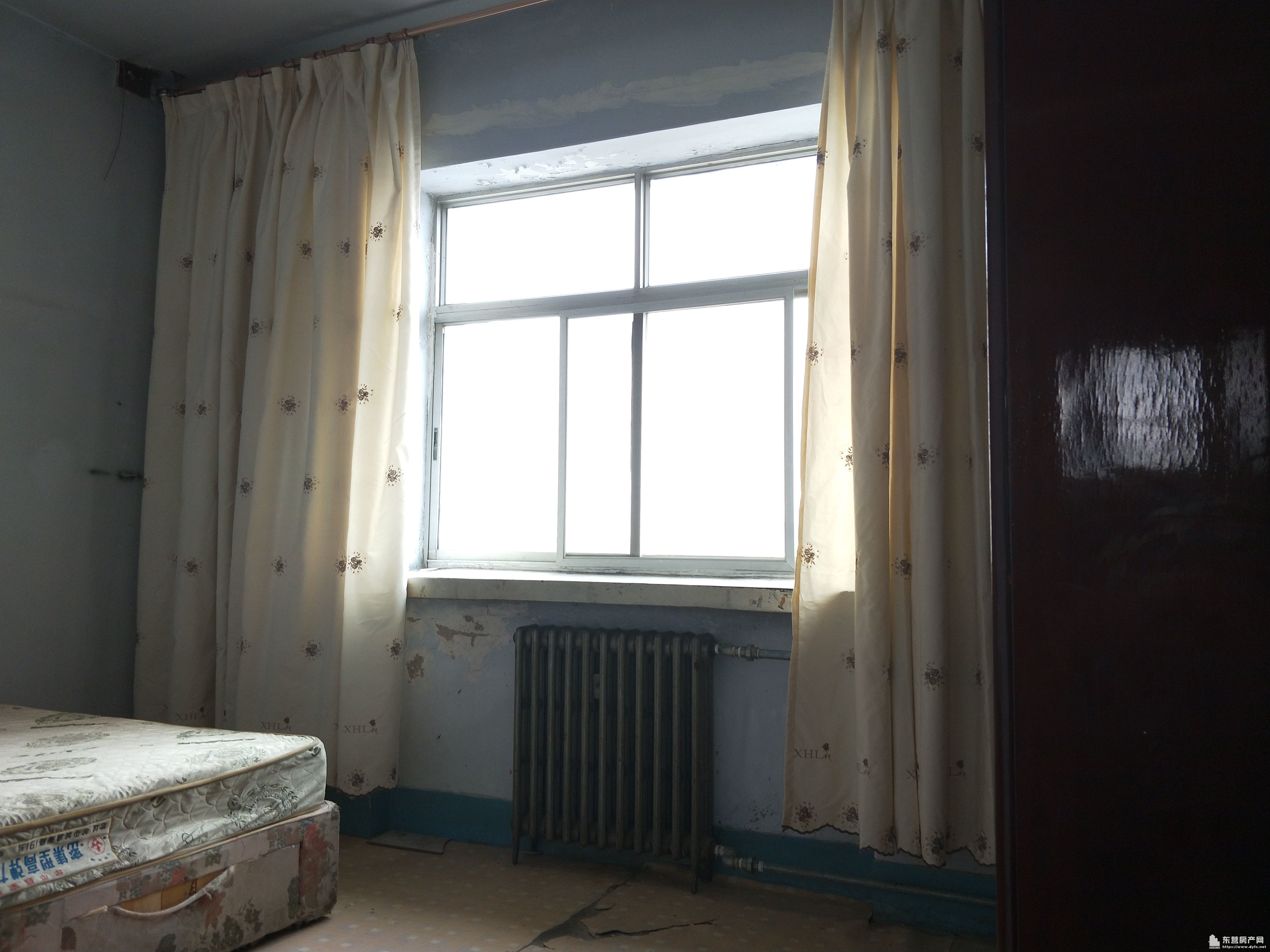 八分場“運發小區” 60型5樓出售，地下室15平