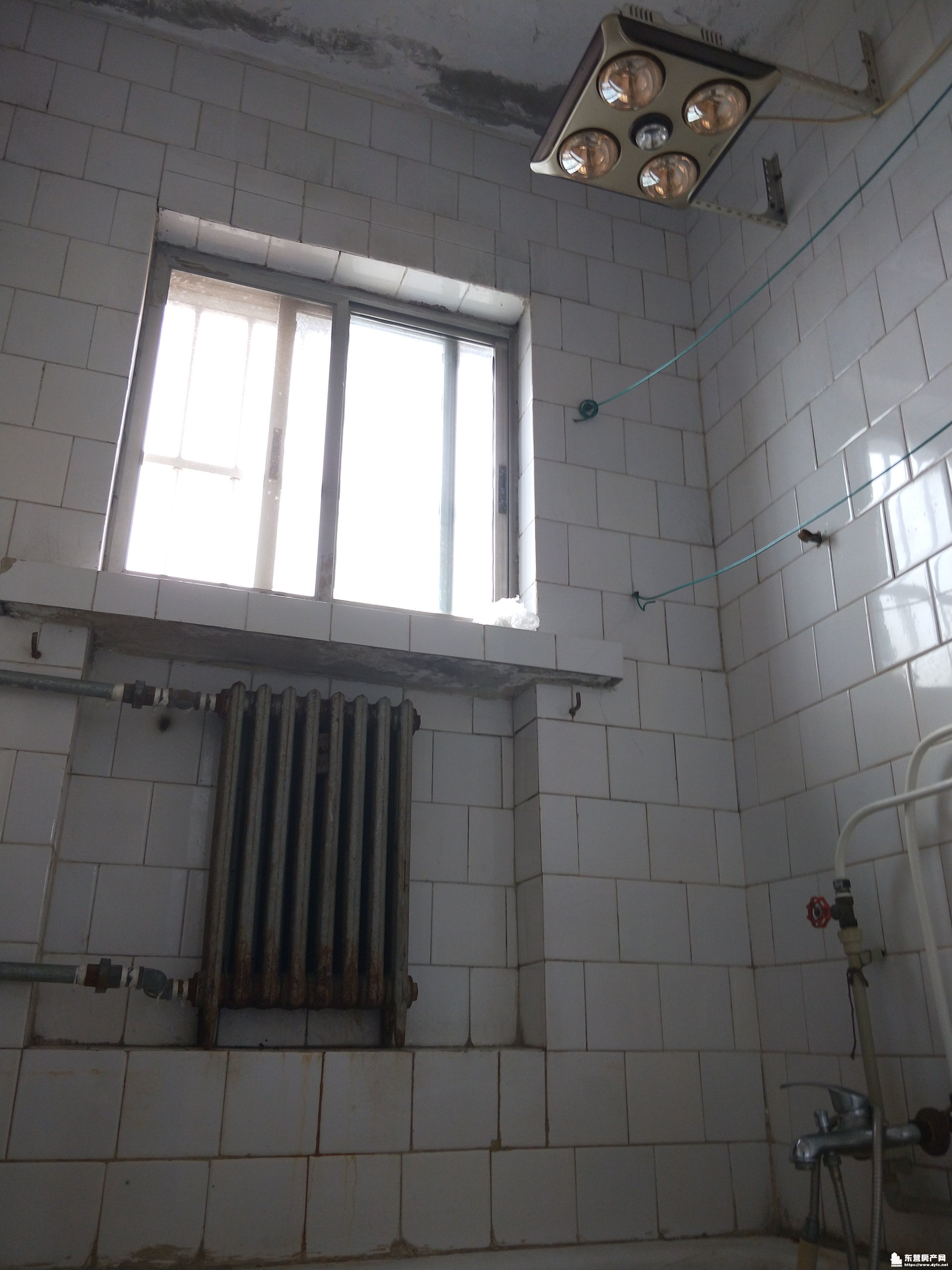 八分場“運發小區” 60型5樓出售，地下室15平