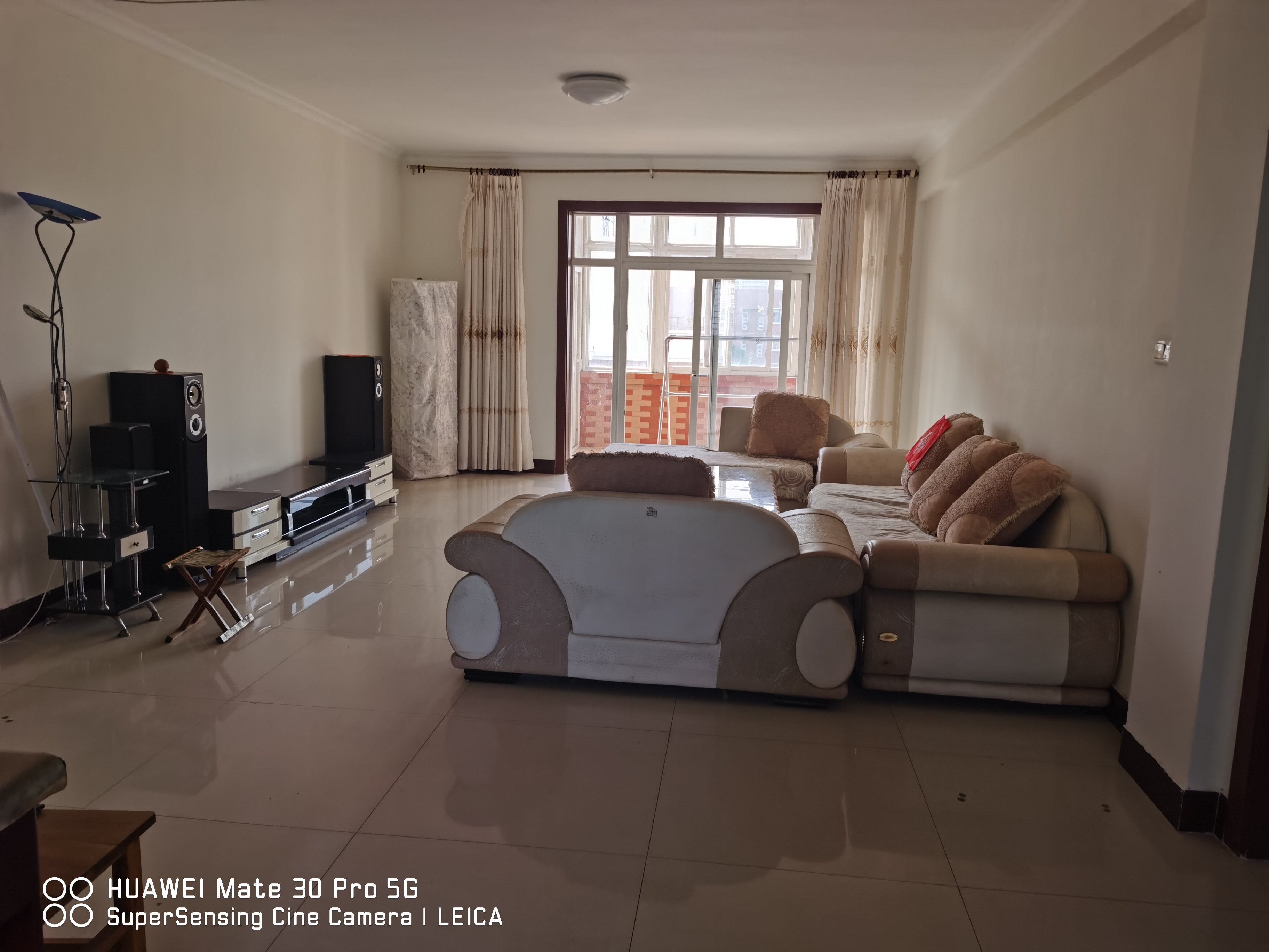 安泰南區五樓出租，緊鄰春暉小學，東城百貨大樓