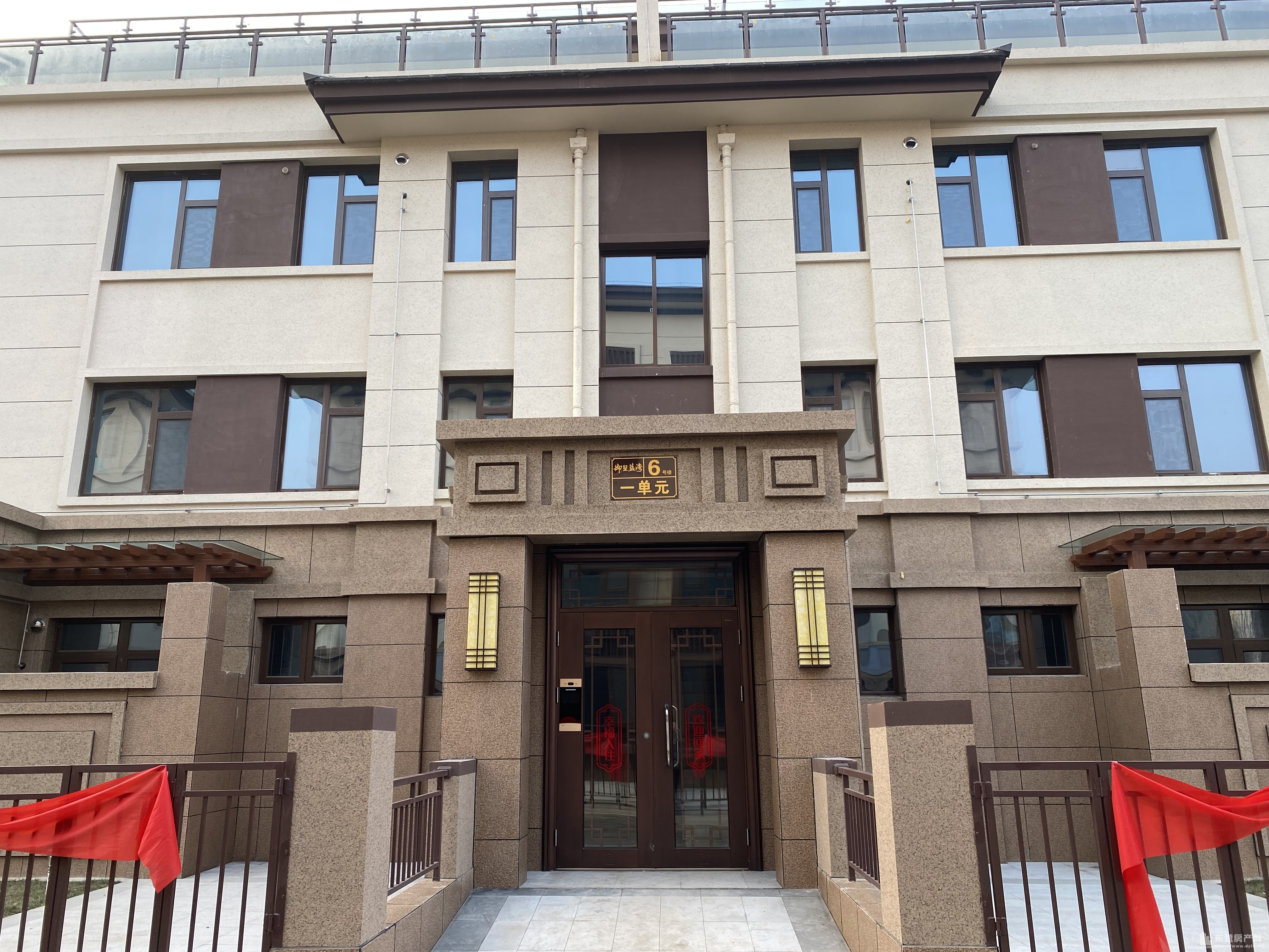 莒州路學區房！精裝未??！御墅藍灣123平三室帶車位119萬可議