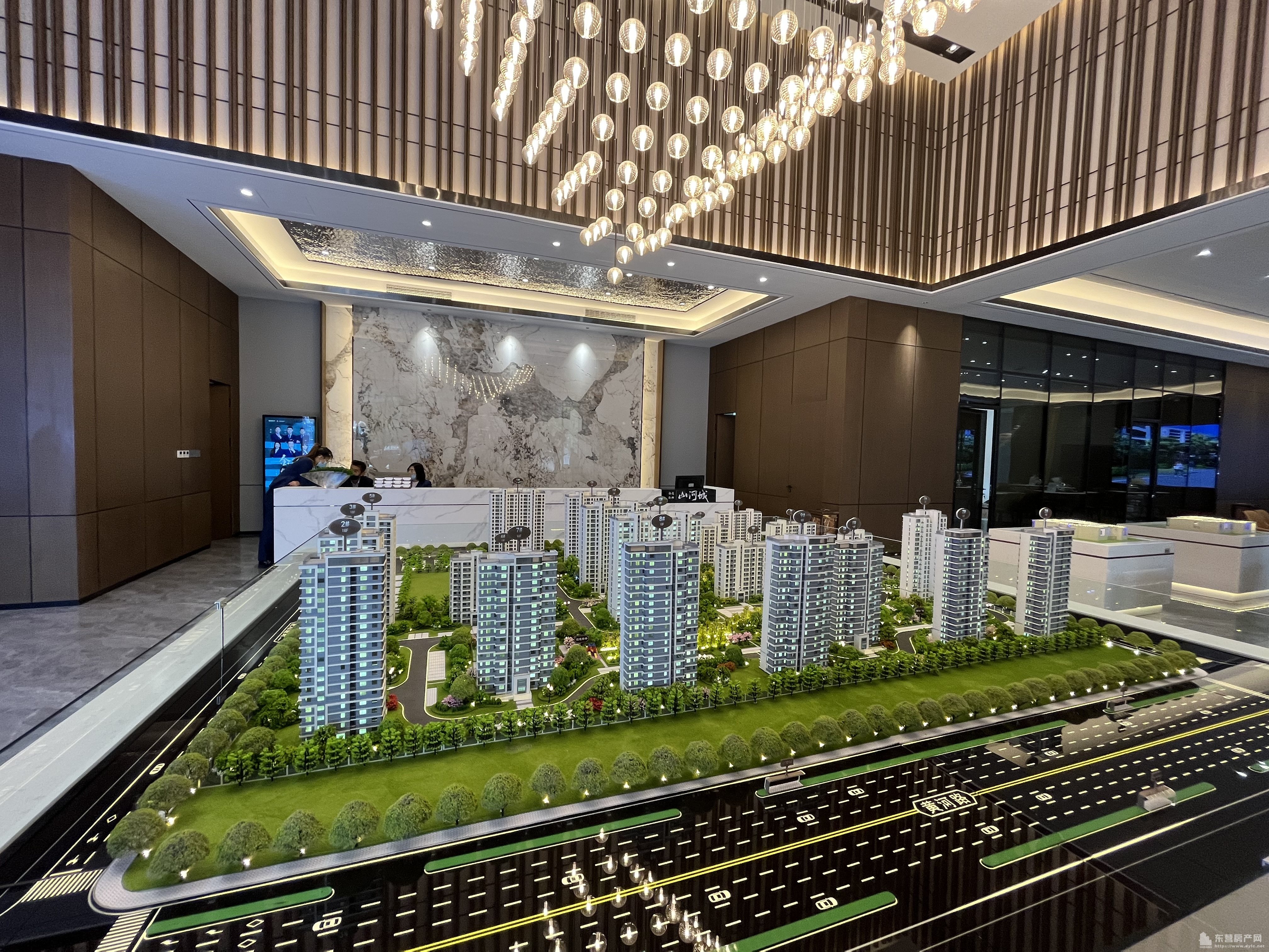 海通新邦·山河城小高層項目現場