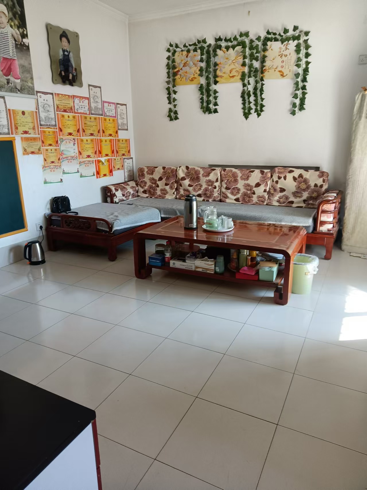 遼河小區5樓共5層中裝房84平3室1廳1衛帶20平左右地下室68.5萬價格可以。