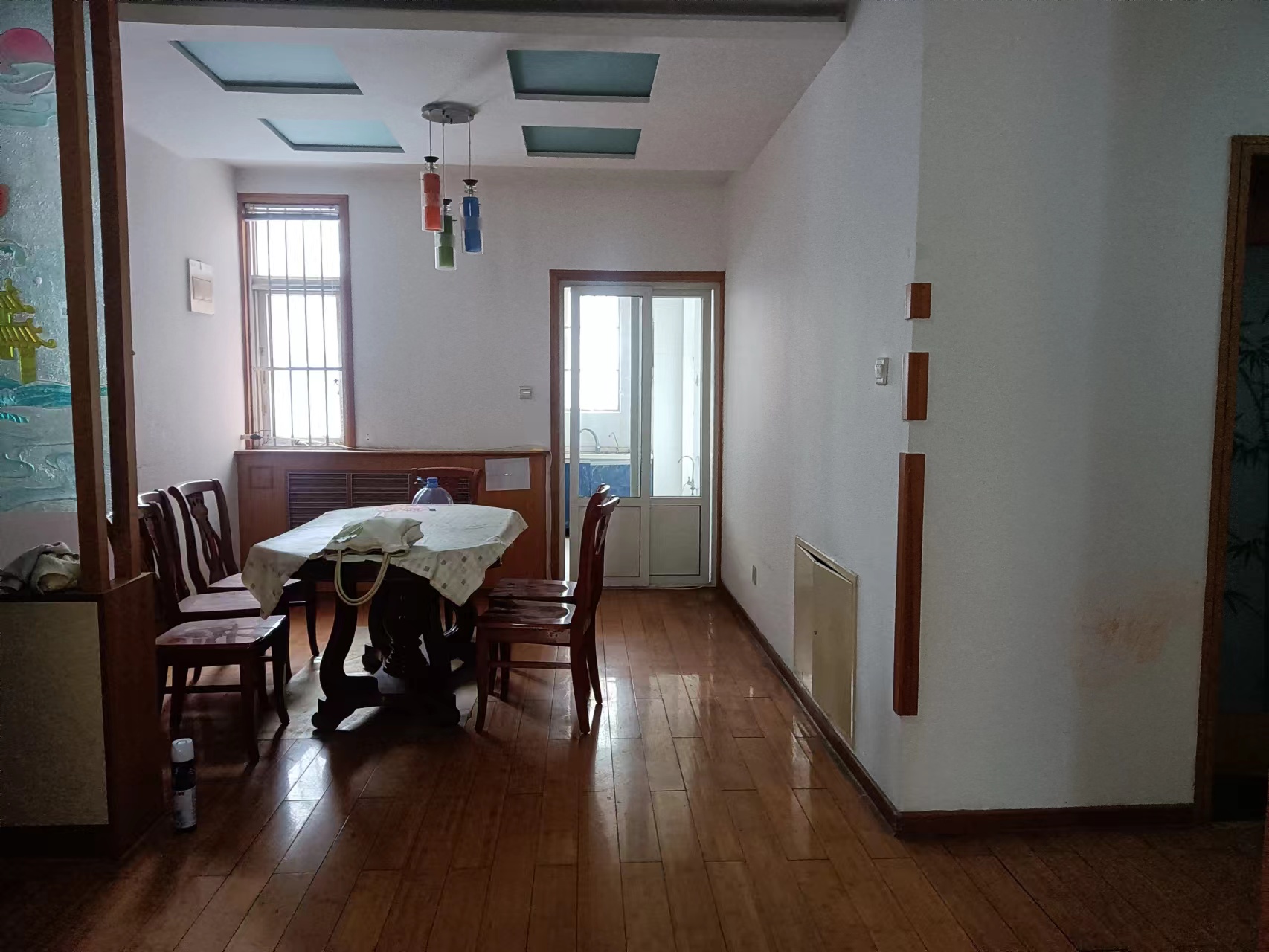 金瀚家園1樓中裝房157平4室2廳2衛帶19平地下室證滿5年137.5萬價格可議