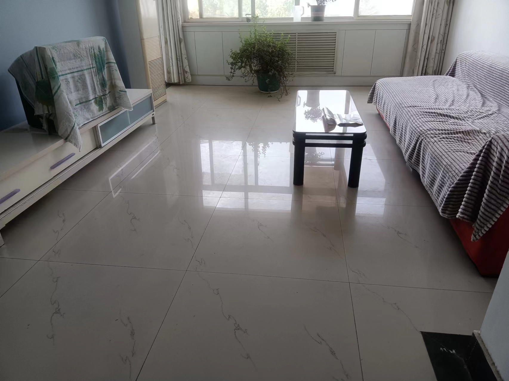 金水南區5樓中裝房148平4室2廳1衛帶車庫證5年88萬價格可議有鑰匙隨時看房