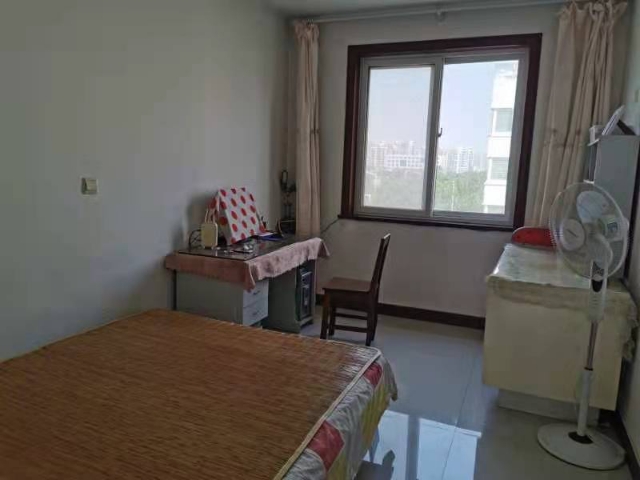 科達D區4樓中裝房158.56平4室2廳2衛帶22平車庫，證5年137萬可議價。