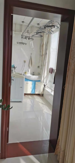 科達D區4樓中裝房158.56平4室2廳2衛帶22平車庫，證5年137萬可議價。