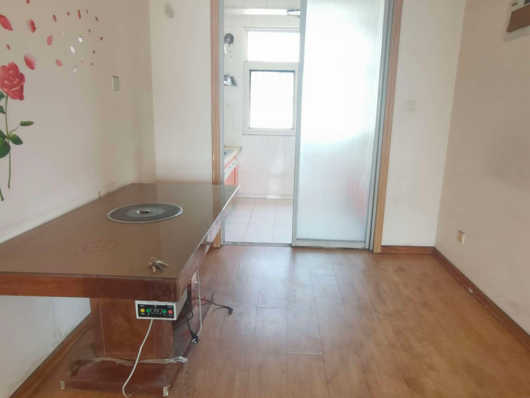 錦華春園五樓帶閣樓簡裝，帶儲藏室，錦華小學對面