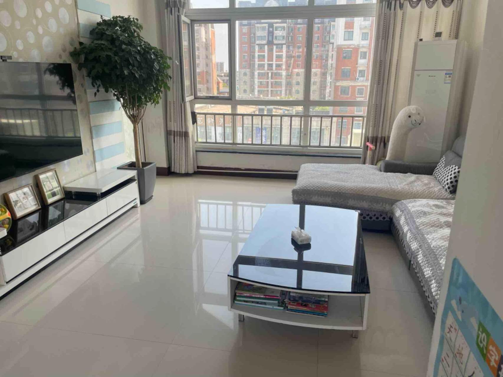 低價急售萬達高爾夫103平精裝三居室全小區最低一套37萬