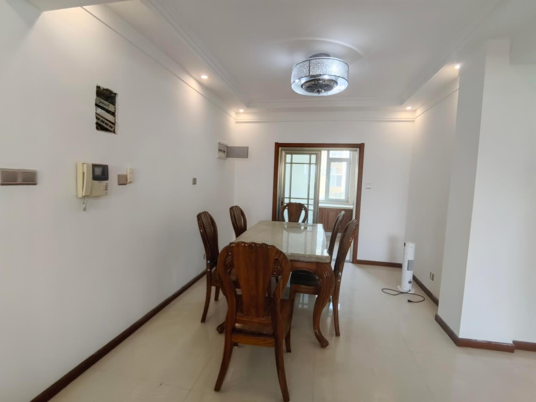 秋月華庭139平精裝未住帶車位儲藏室！前無遮擋！湖景房！128萬