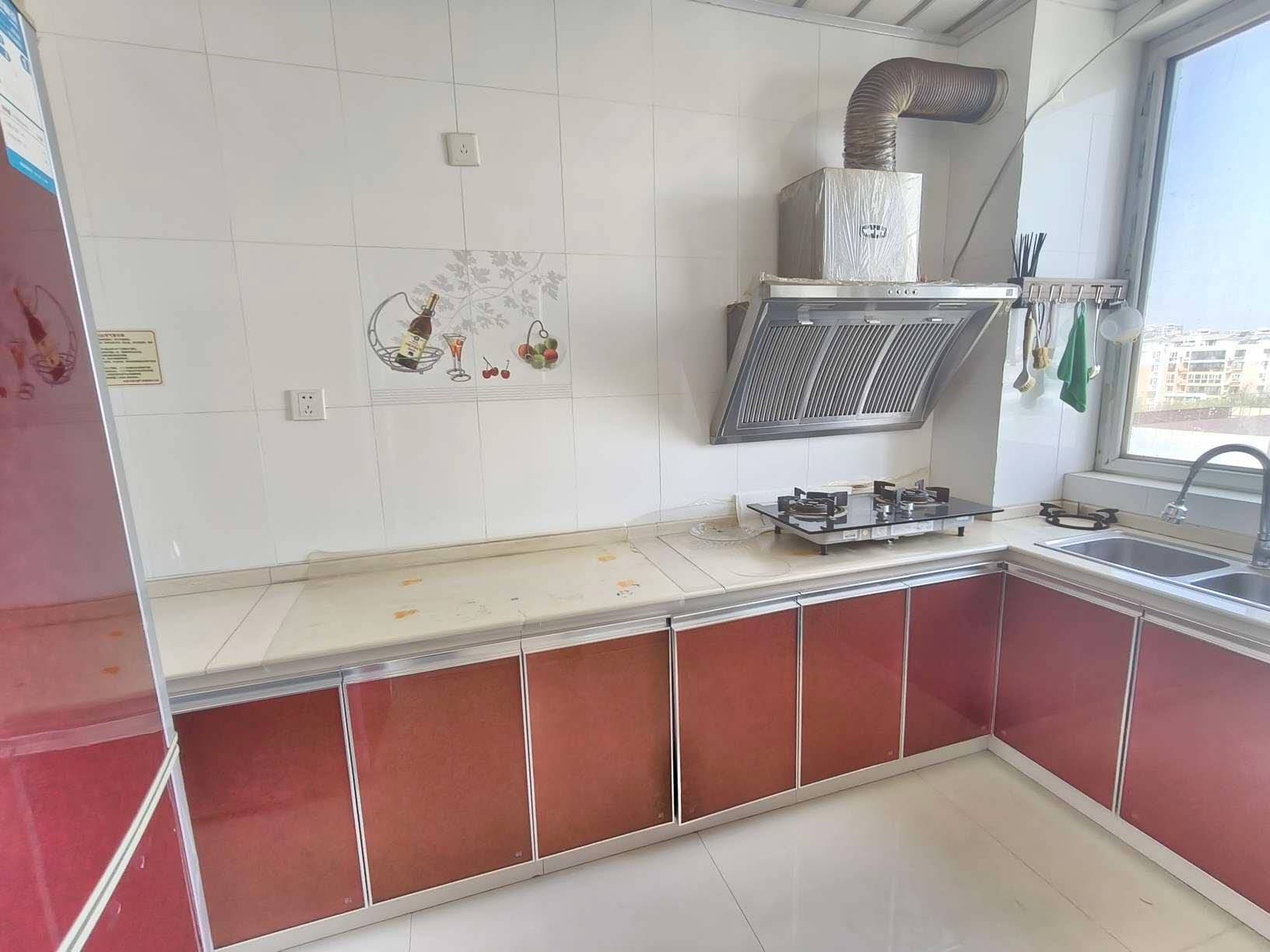 科達華苑D區170平四室兩廳兩位帶車庫看房方便有鑰匙