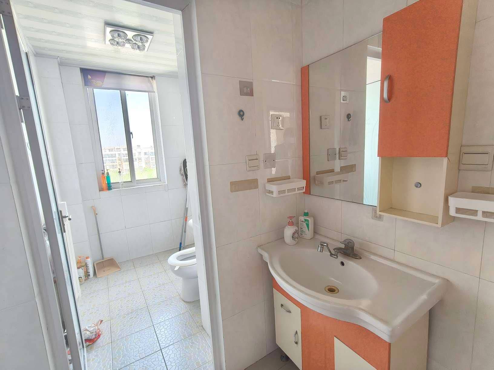 科達華苑D區170平四室兩廳兩位帶車庫看房方便有鑰匙