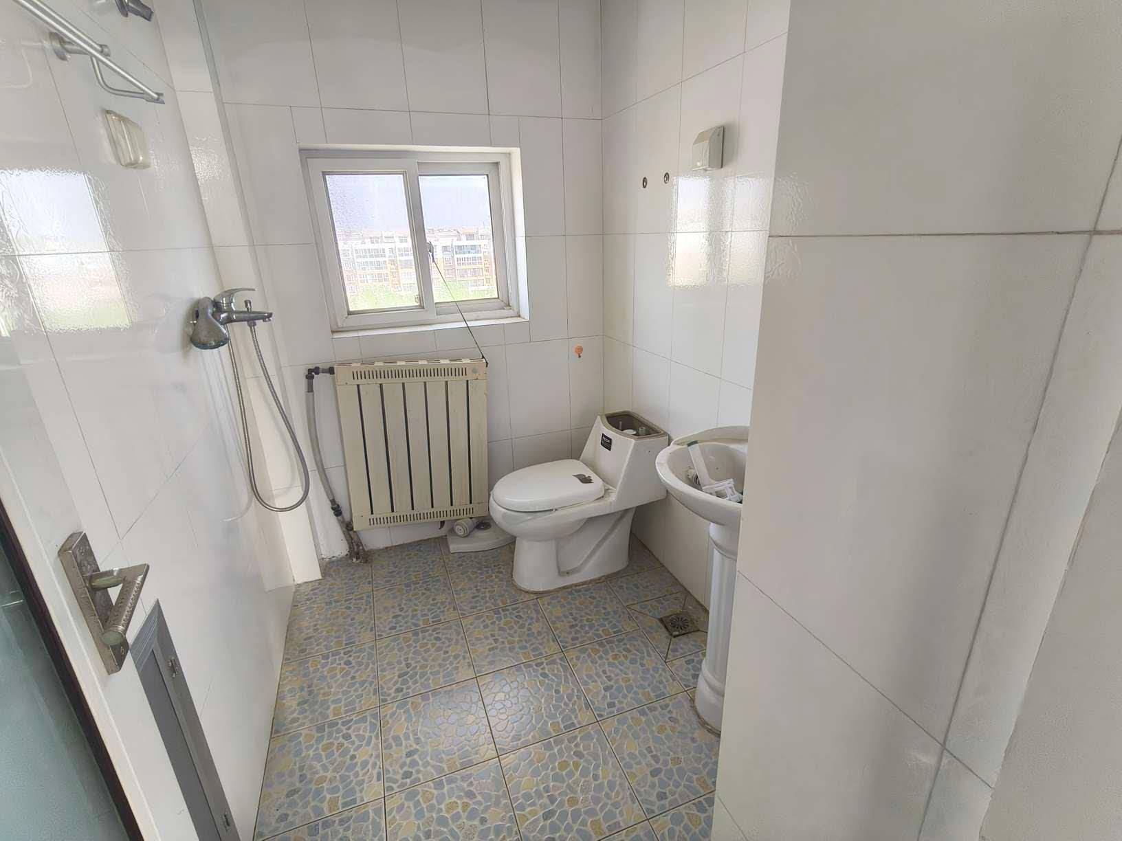 科達華苑D區170平四室兩廳兩位帶車庫看房方便有鑰匙