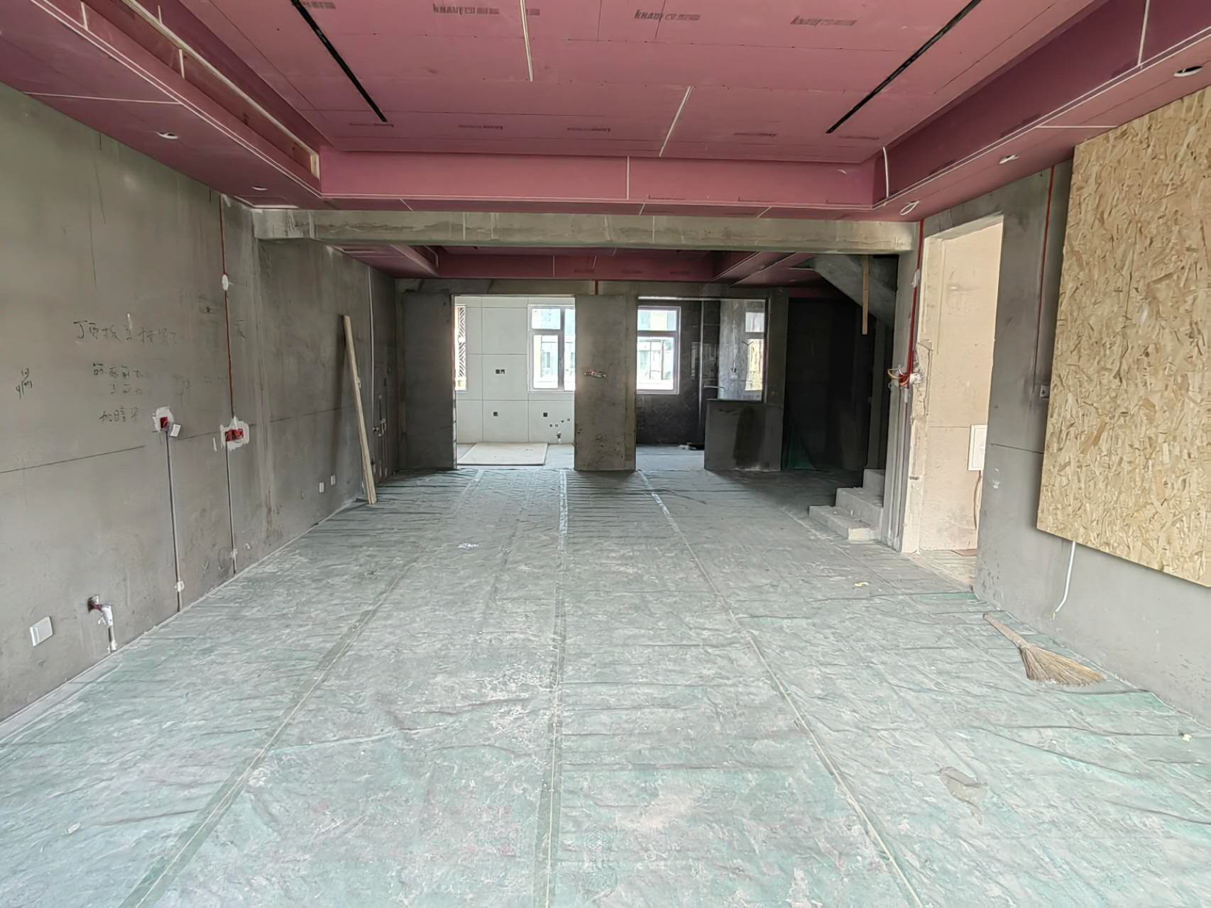 超低價出！142萬還可議價！平層價格住疊拼！預制完成，地面冠珠地板已鋪！基礎裝修