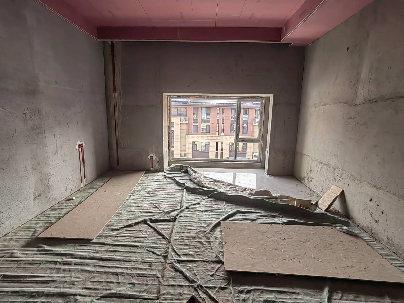 超低價出！142萬還可議價！平層價格住疊拼！預制完成，地面冠珠地板已鋪！基礎裝修