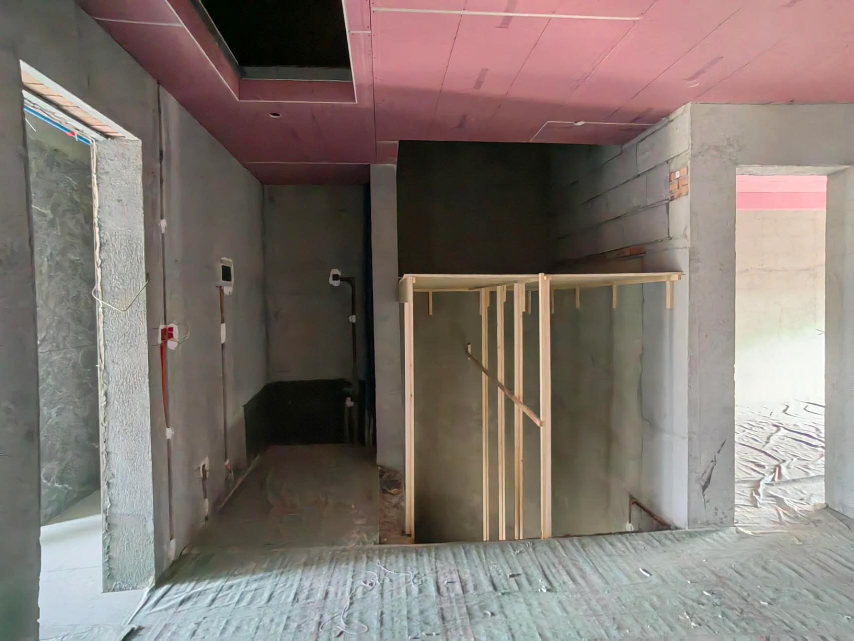 超低價出！142萬還可議價！平層價格住疊拼！預制完成，地面冠珠地板已鋪！基礎裝修