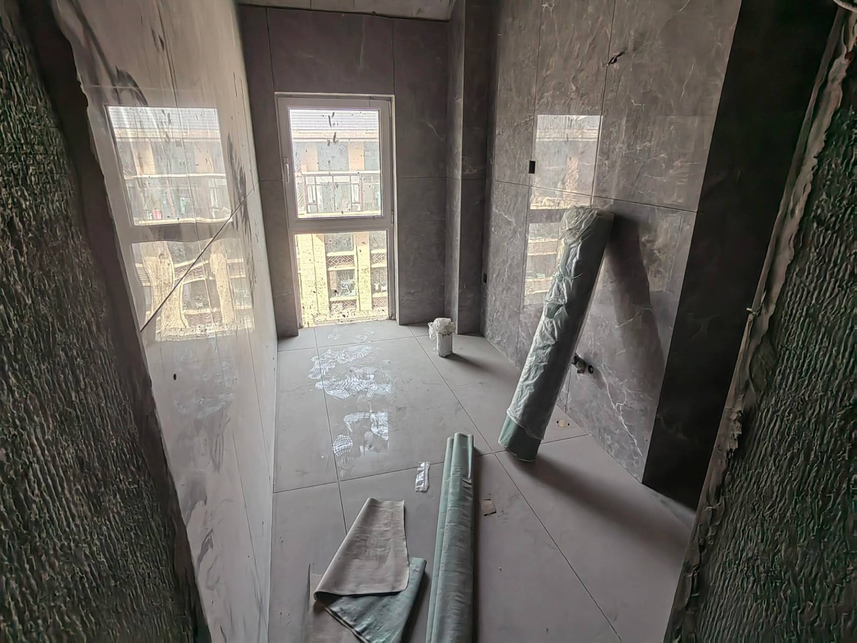 超低價出！142萬還可議價！平層價格住疊拼！預制完成，地面冠珠地板已鋪！基礎裝修