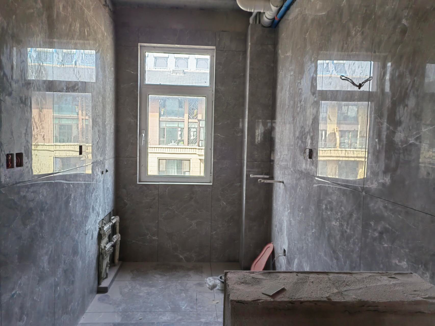 超低價出！142萬還可議價！平層價格住疊拼！預制完成，地面冠珠地板已鋪！基礎裝修