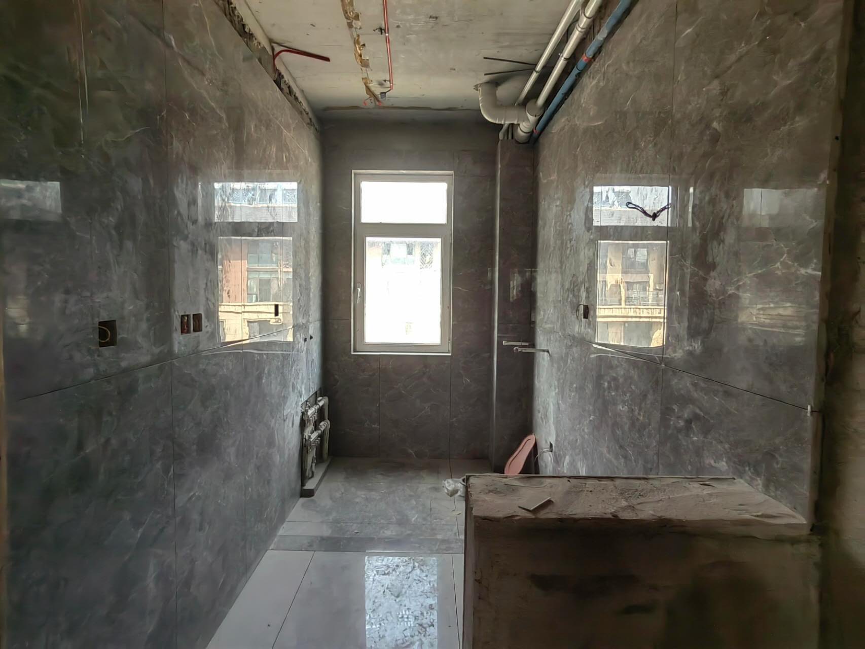 超低價出！142萬還可議價！平層價格住疊拼！預制完成，地面冠珠地板已鋪！基礎裝修