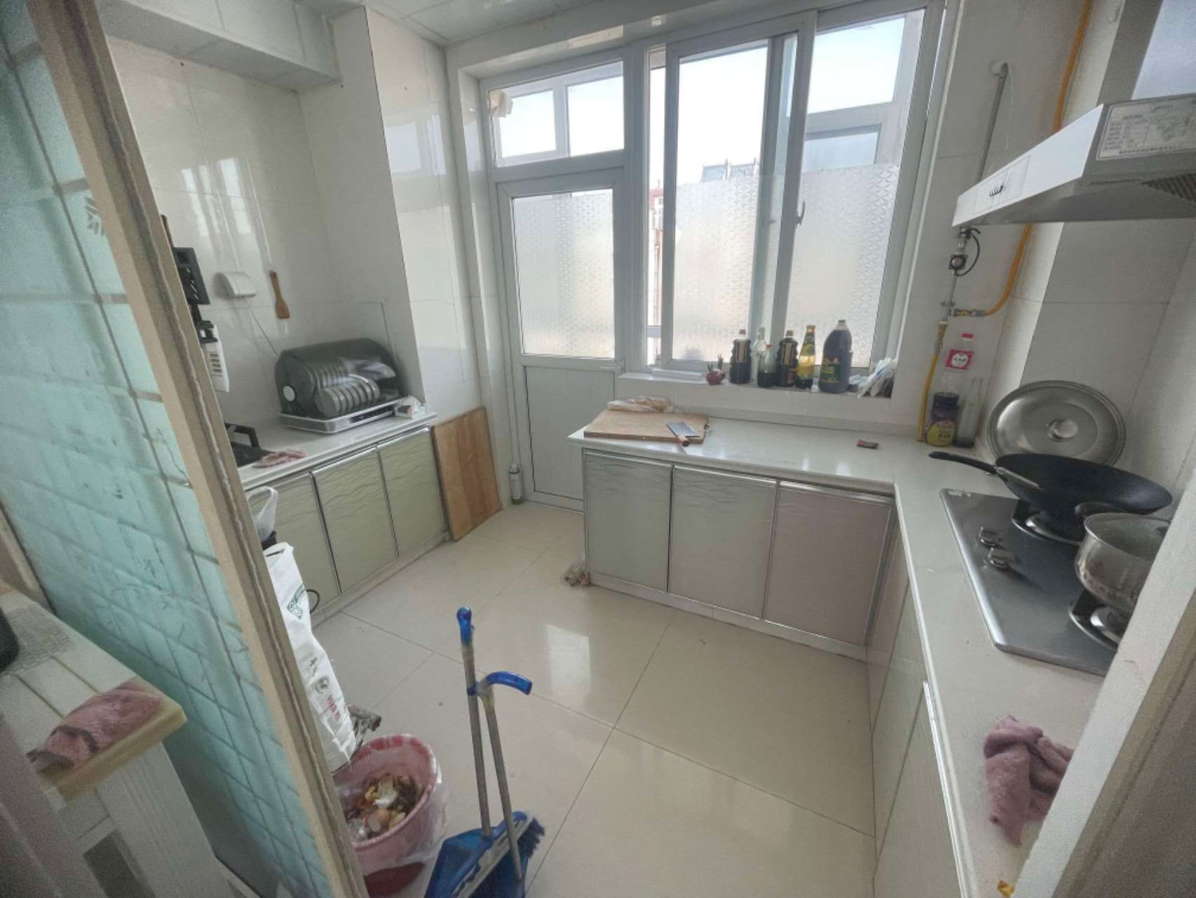 科大華苑D區121平精裝帶儲藏室49萬可議價