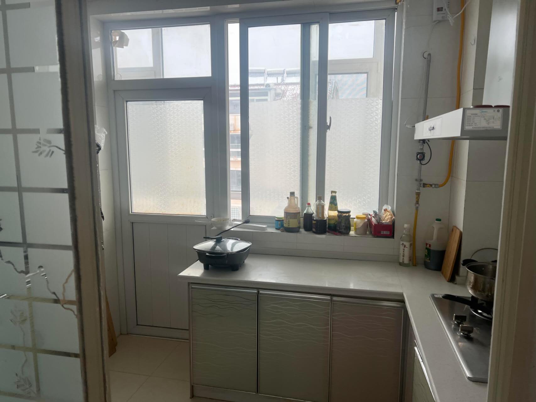 科大華苑D區121平精裝帶儲藏室49萬可議價