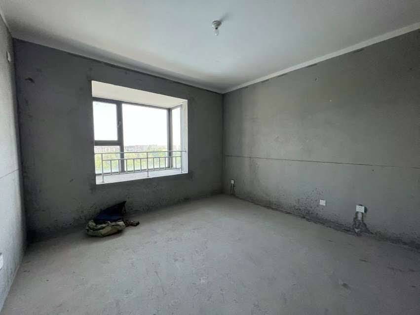 東城清風小鎮138平3居室毛坯房，3室2衛，急售73萬