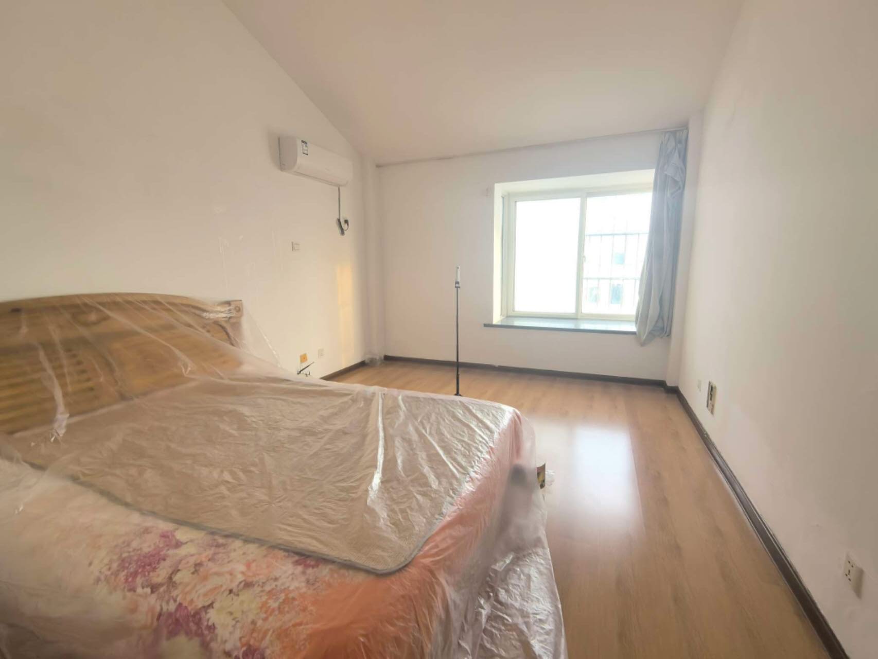 東城安寧西區五樓帶閣樓159平3居室帶車庫