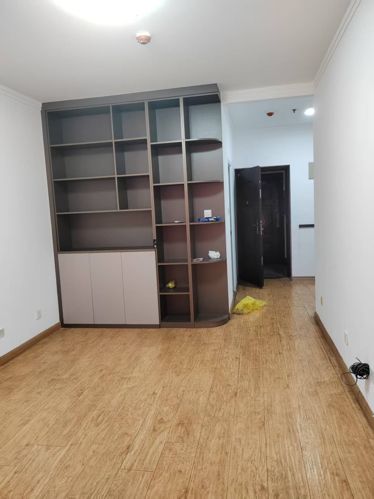 出租天昊梅園商住兩用房2樓