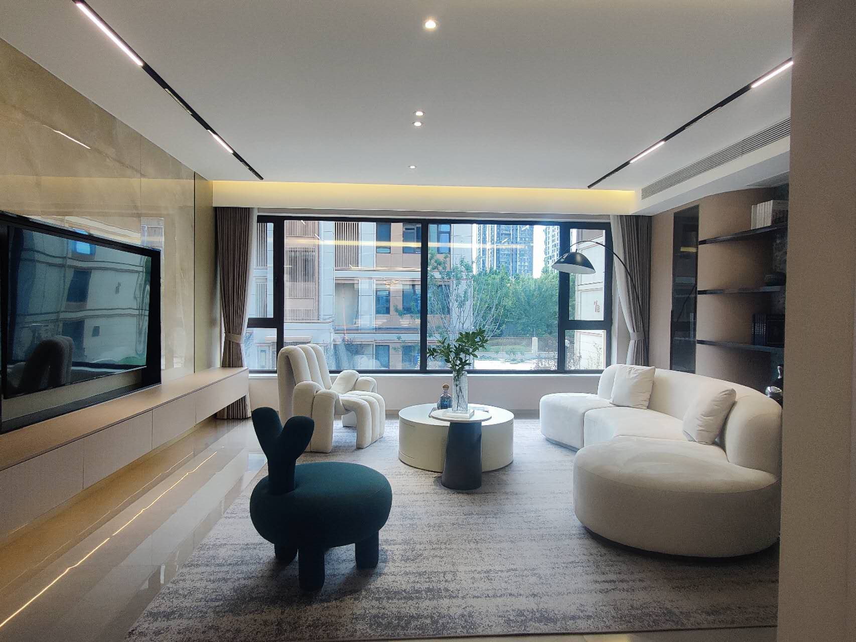 和潤府一二疊拼帶地上活動室車庫加南院，走一手房手續隨時聯系看房