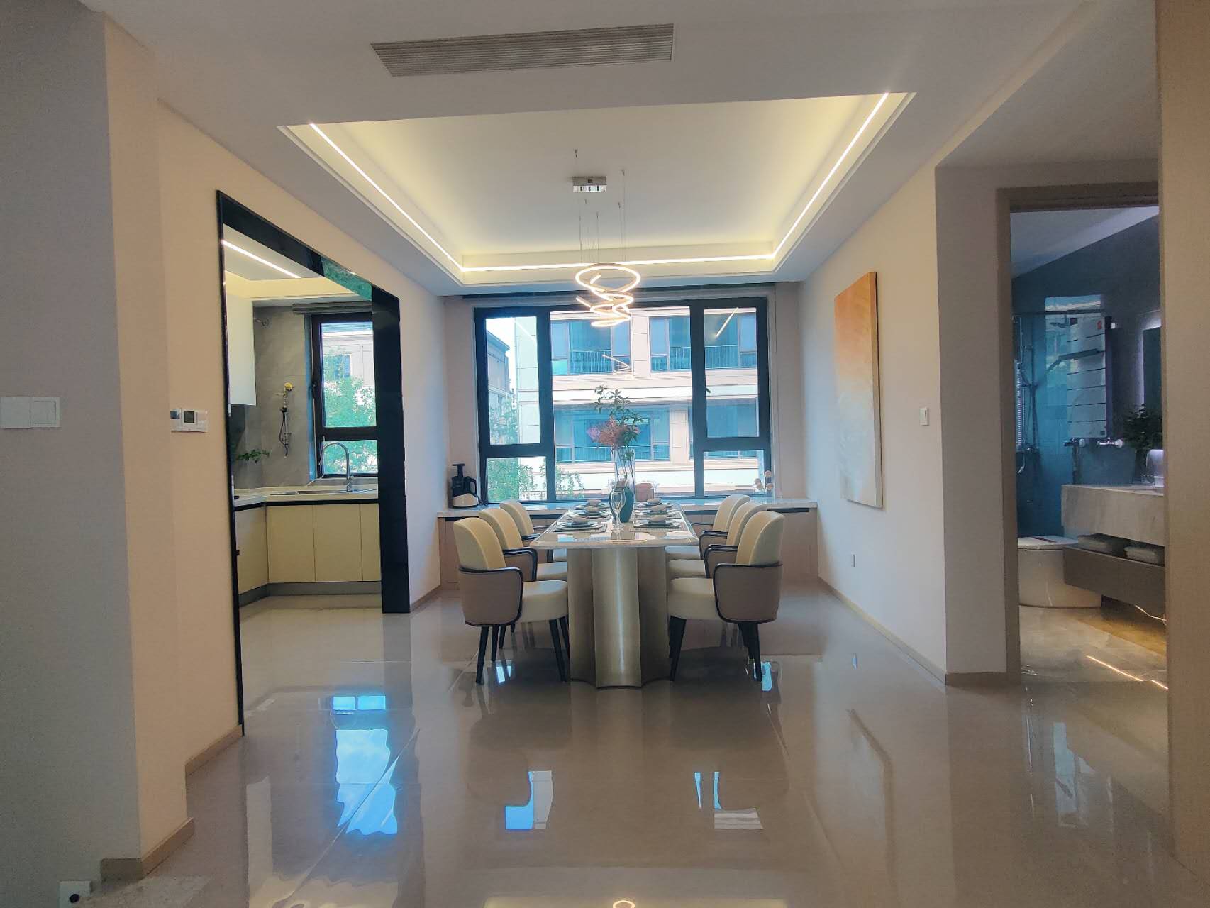 和潤府一二疊拼帶地上活動室車庫加南院，走一手房手續隨時聯系看房