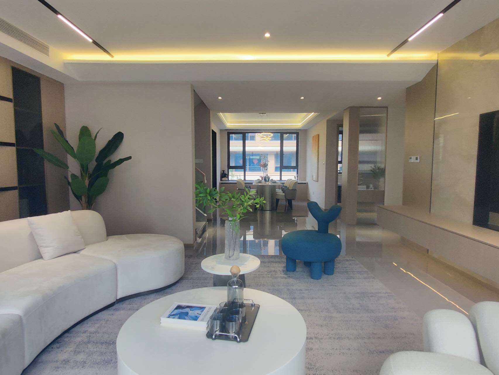 和潤府一二疊拼帶地上活動室車庫加南院，走一手房手續隨時聯系看房