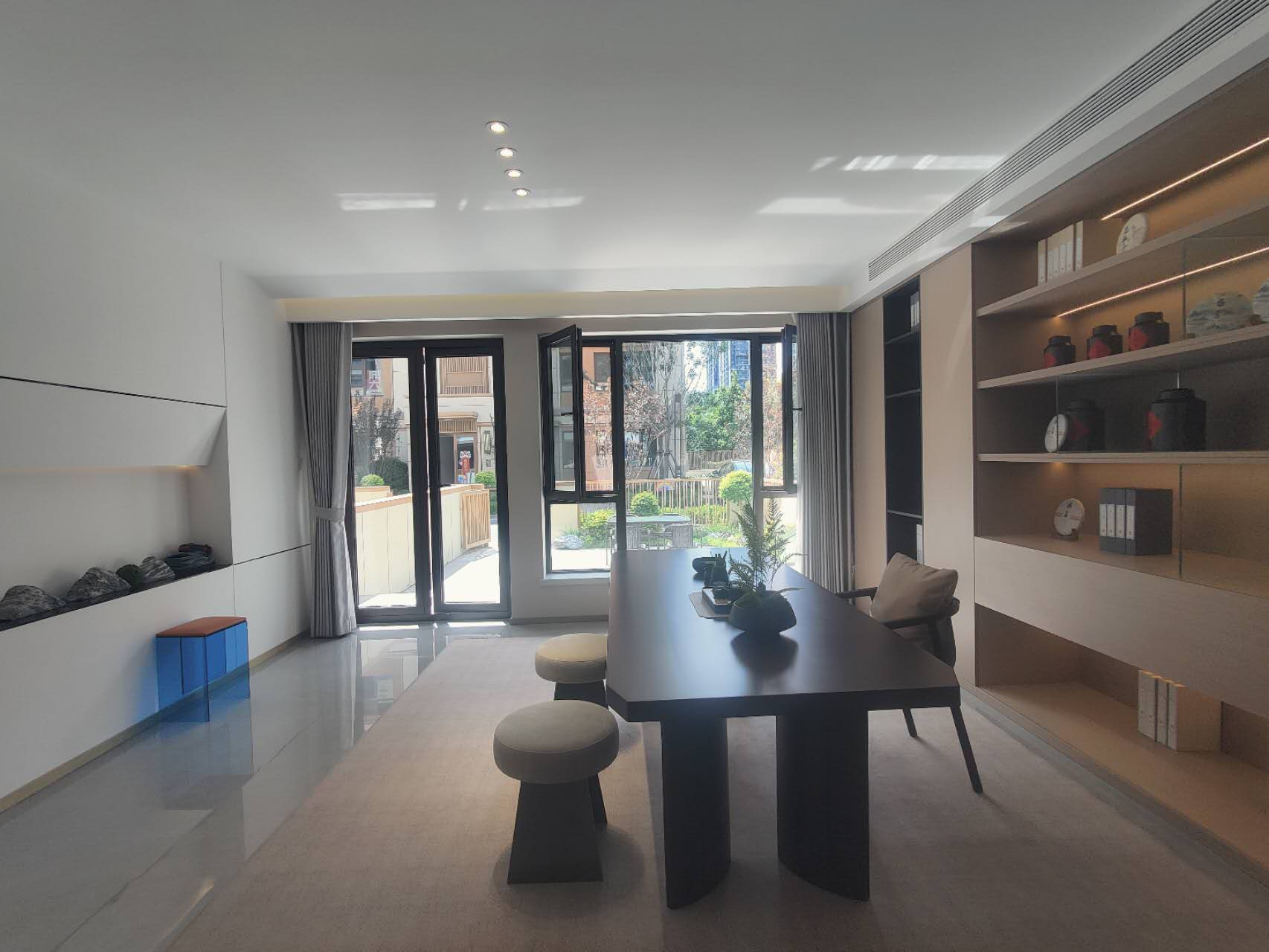 和潤府一二疊拼帶地上活動室車庫加南院，走一手房手續隨時聯系看房