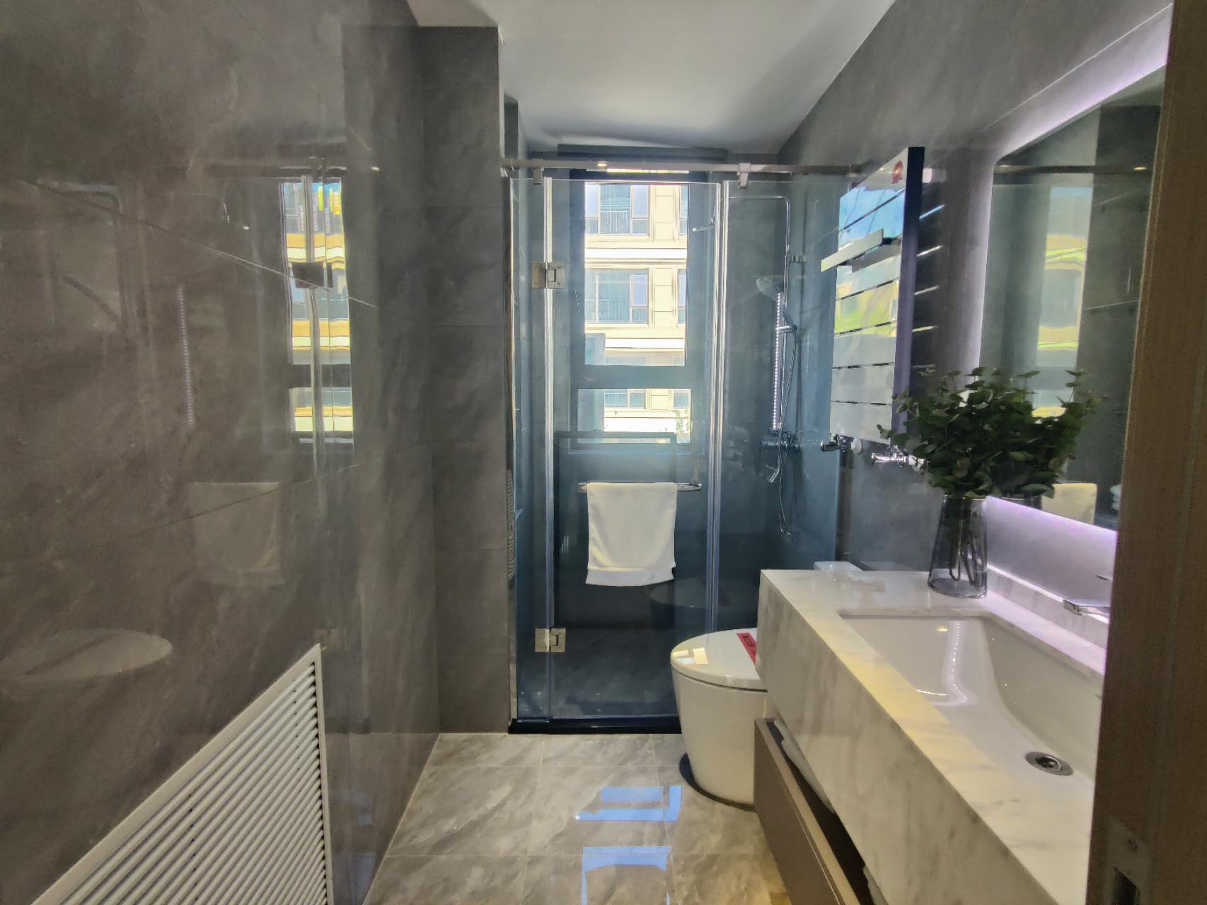 和潤府一二疊拼帶地上活動室車庫加南院，走一手房手續隨時聯系看房