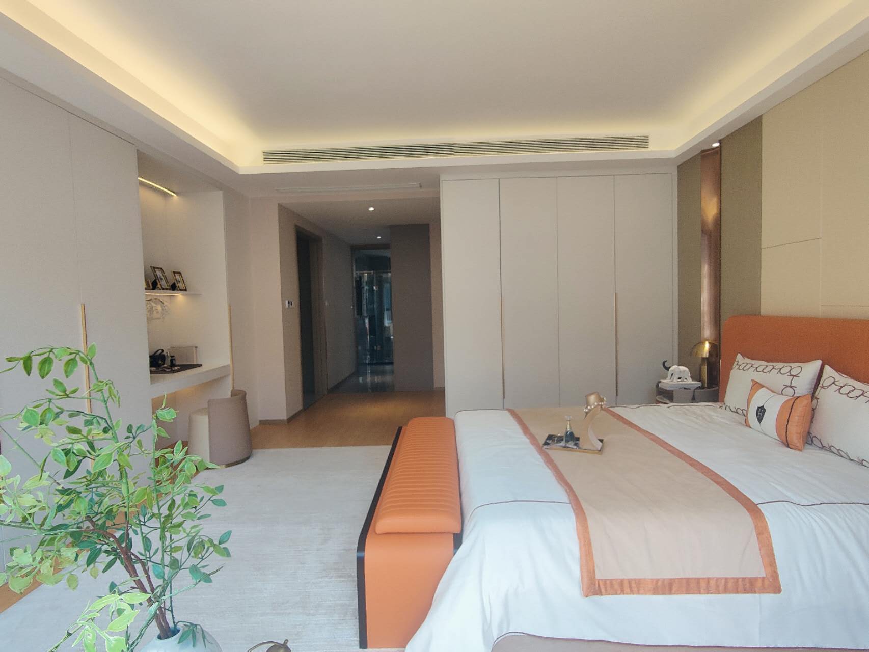 和潤府一二疊拼帶地上活動室車庫加南院，走一手房手續隨時聯系看房