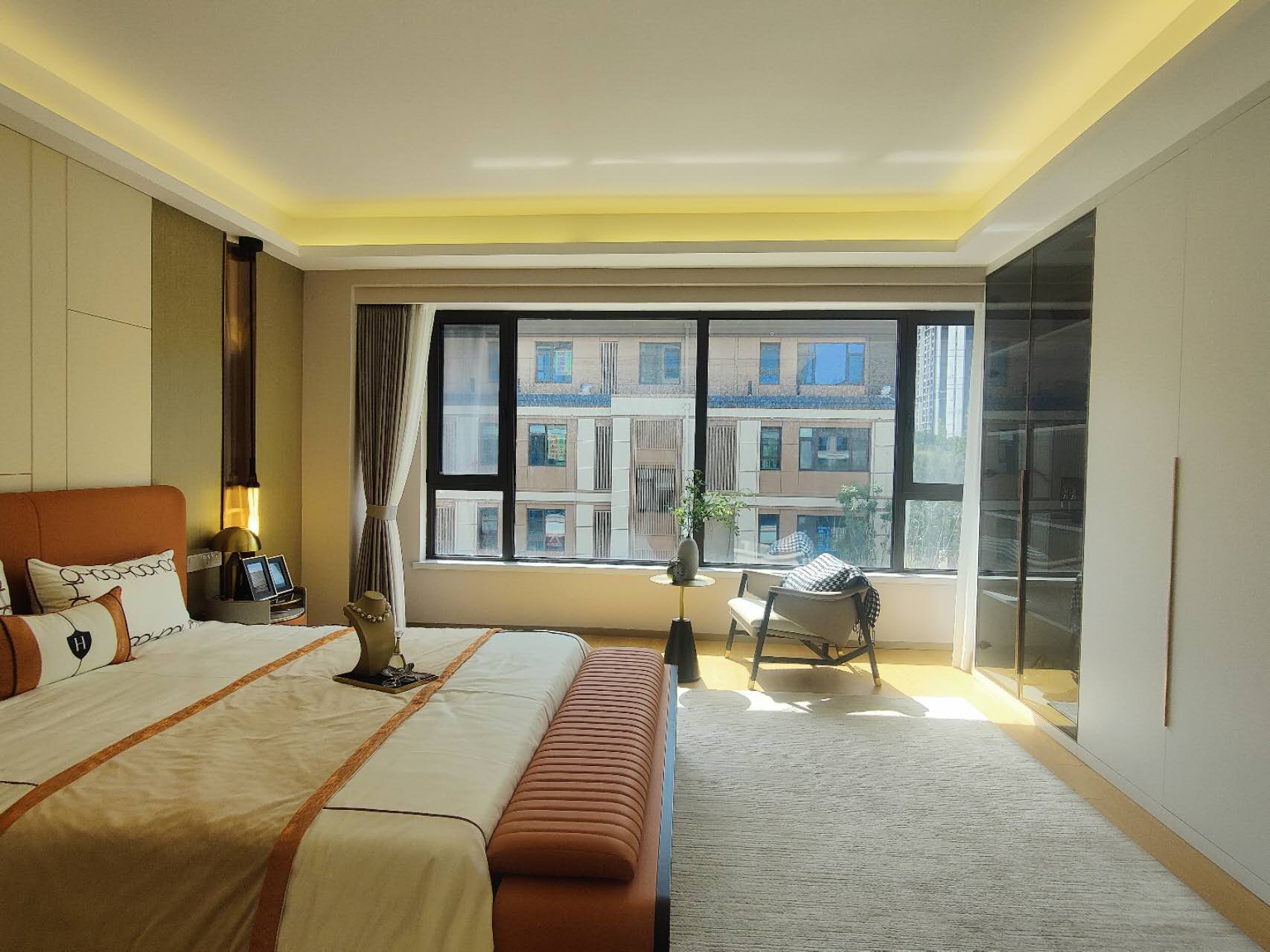 和潤府一二疊拼帶地上活動室車庫加南院，走一手房手續隨時聯系看房