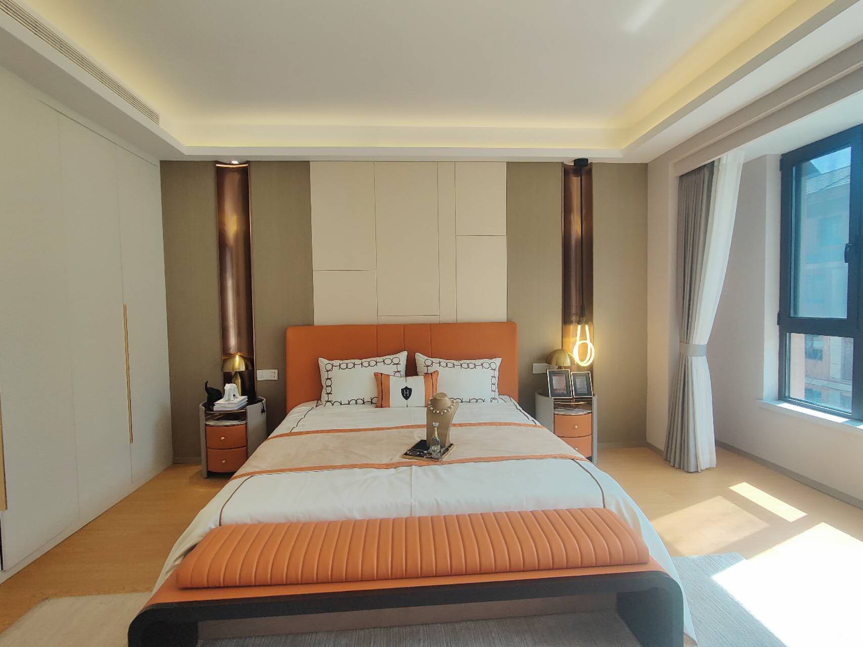 和潤府一二疊拼帶地上活動室車庫加南院，走一手房手續隨時聯系看房