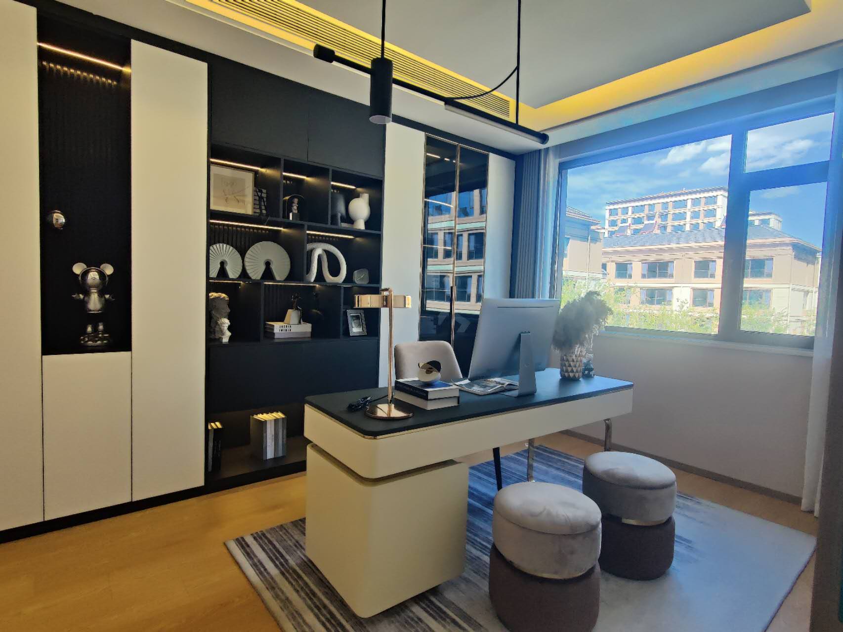 和潤府一二疊拼帶地上活動室車庫加南院，走一手房手續隨時聯系看房