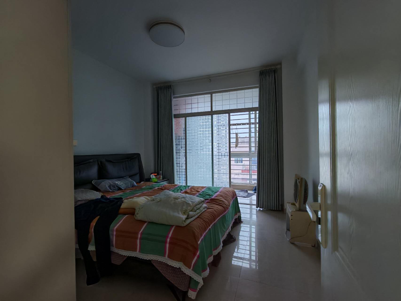 新居華府6樓112平3居室裝修還可以急售57萬