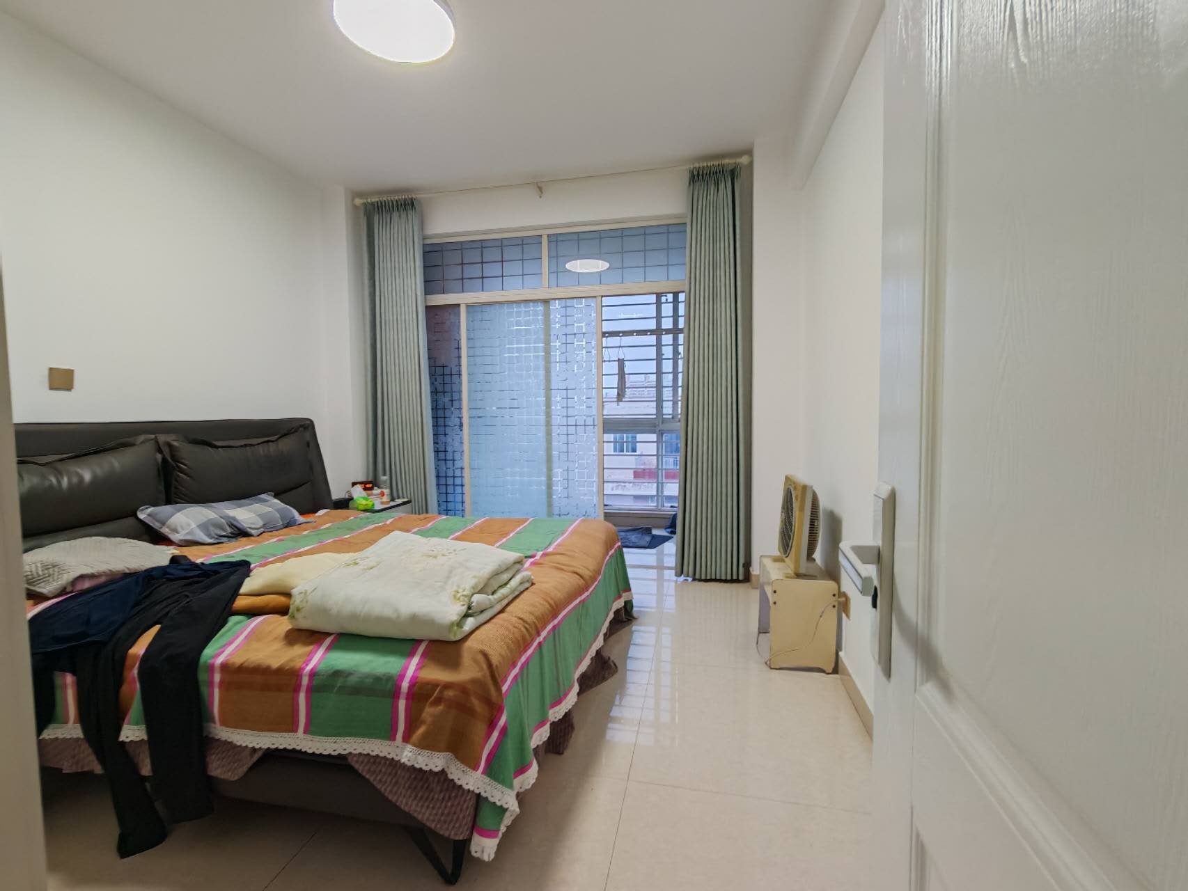 新居華府6樓112平3居室裝修還可以急售57萬