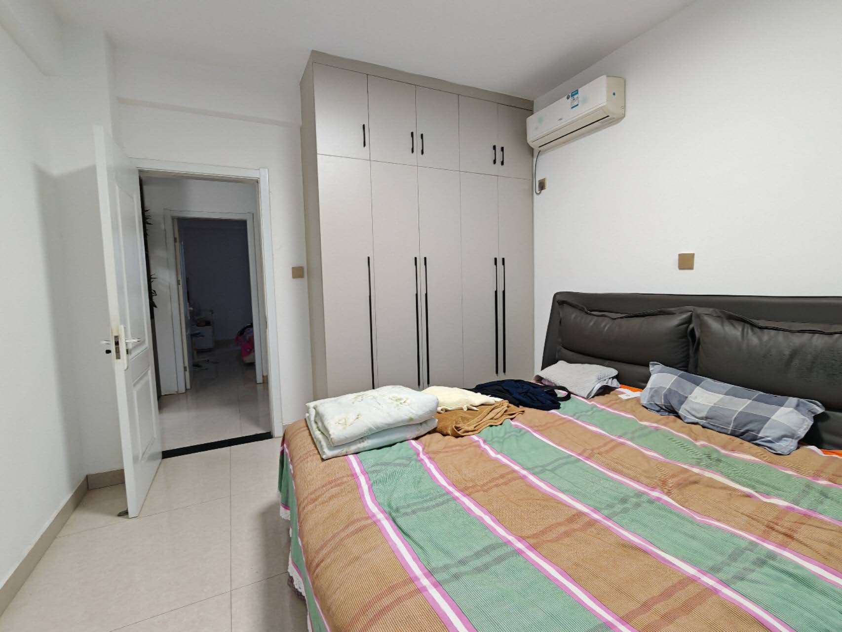 新居華府6樓112平3居室裝修還可以急售57萬