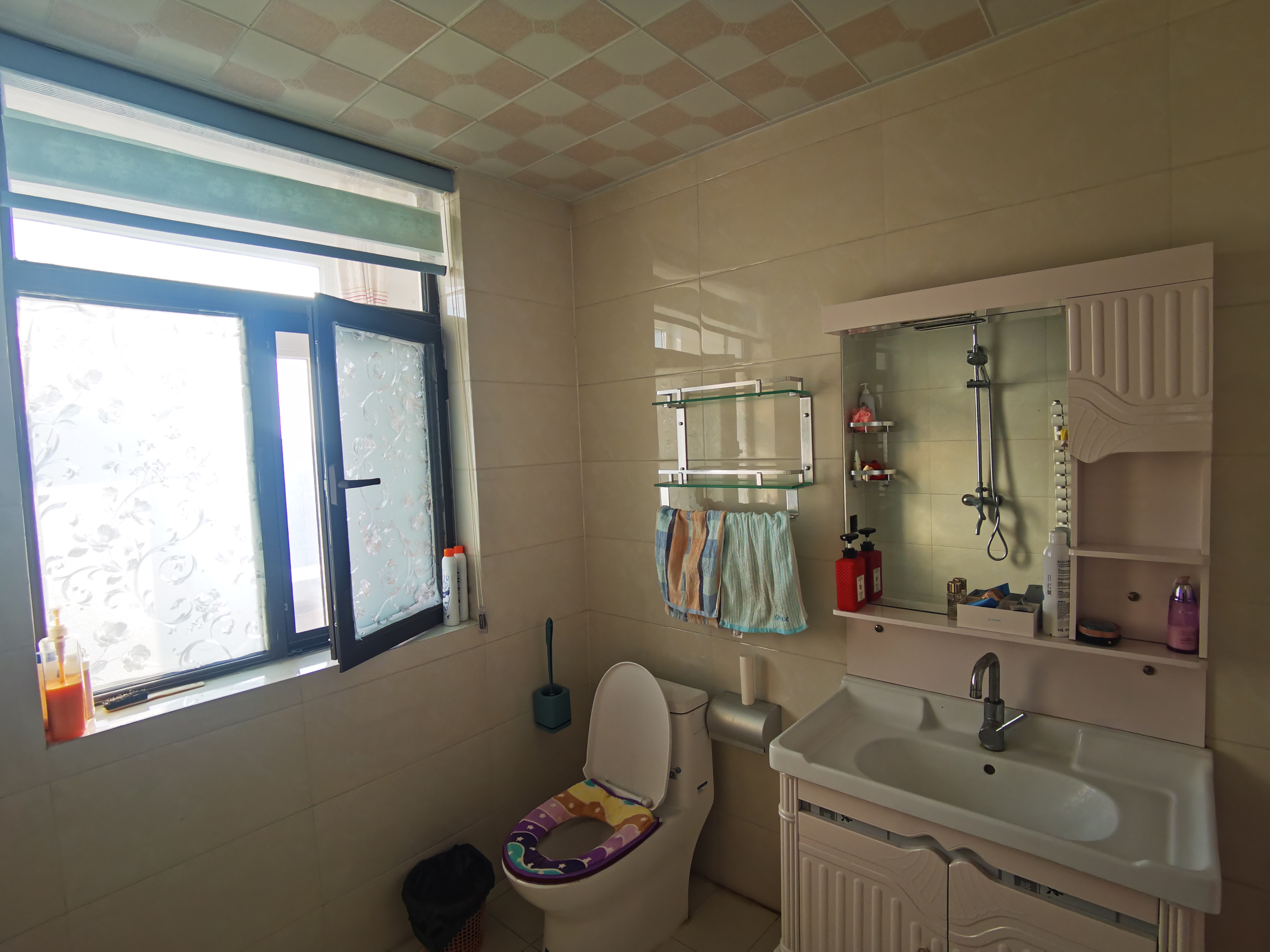 自住房首次出租，設施配套齊全，拎包入住，直達車位。