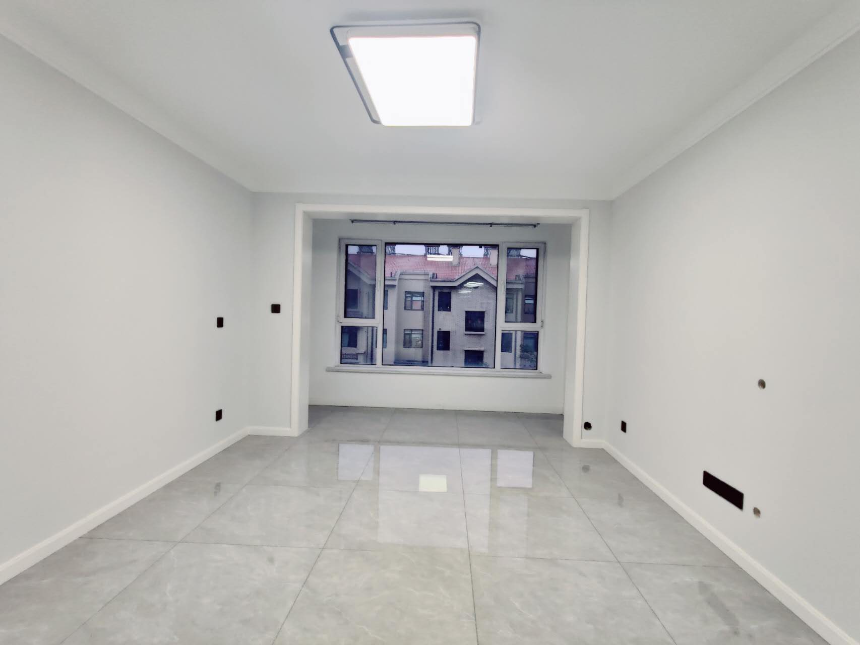 莒州路書包房！帶車位儲藏室！盛世斕庭5樓113平精裝未住89萬