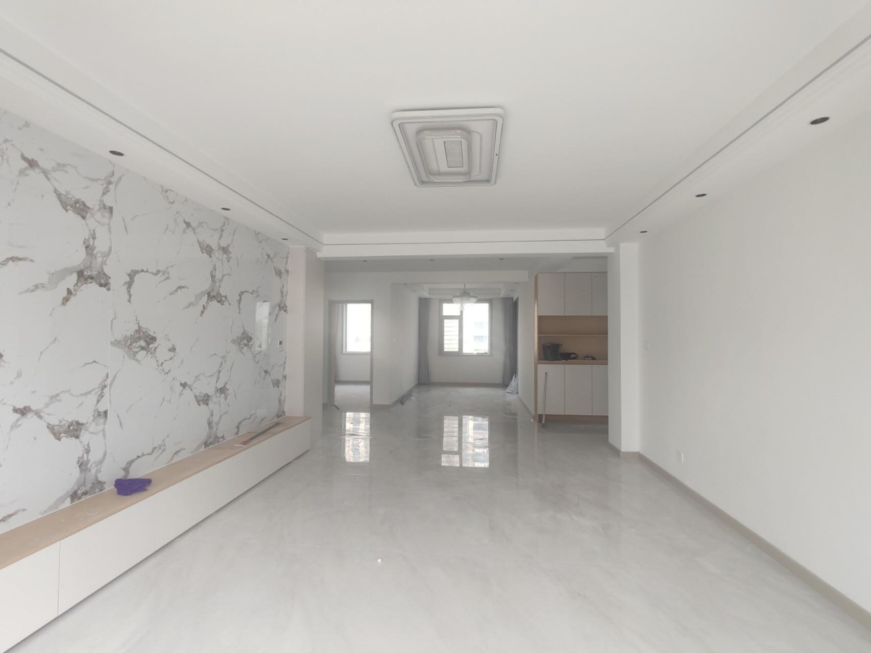 實驗中學書包房，新源華冠144平帶車儲114.5萬