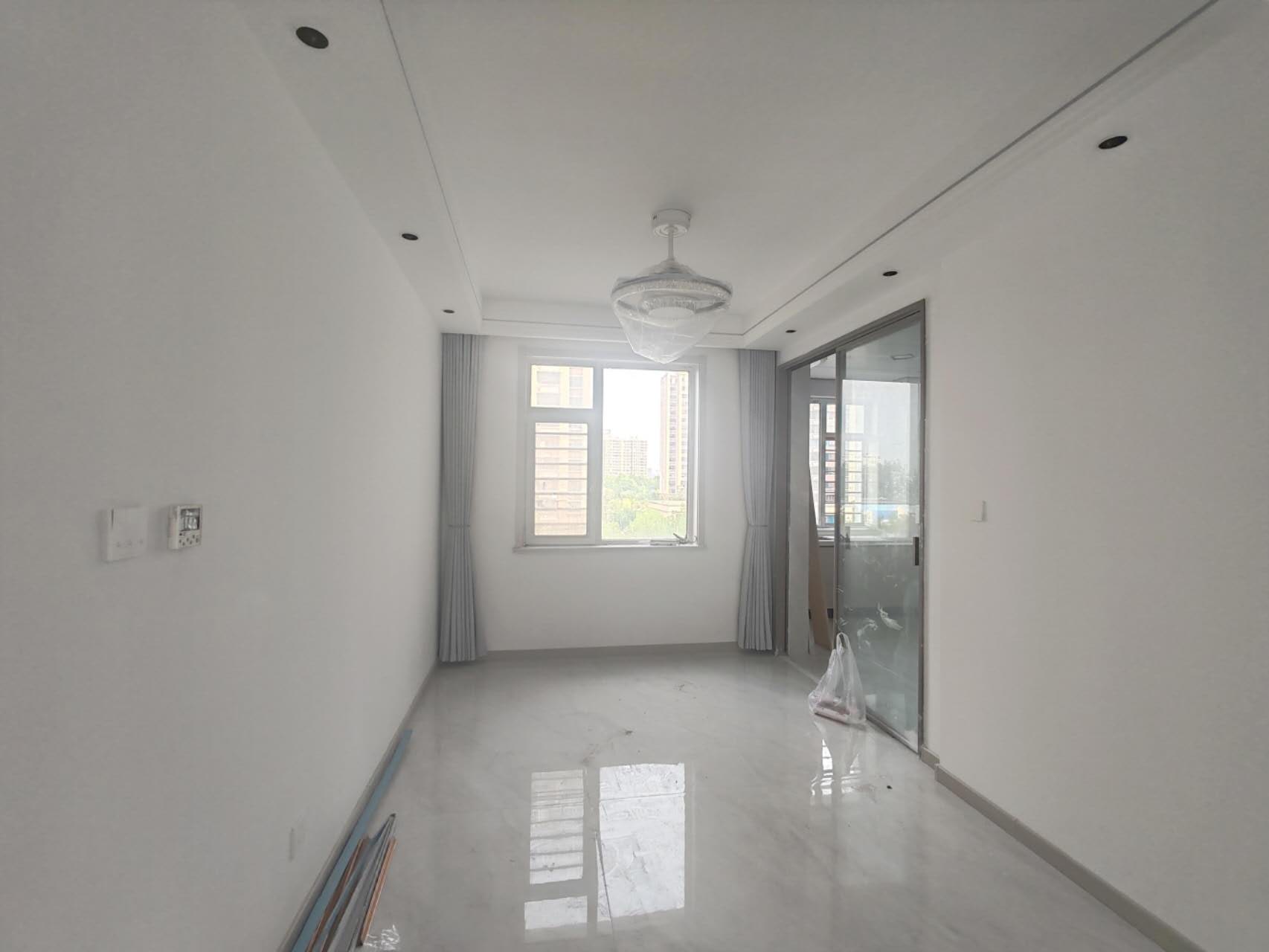 實驗中學書包房，新源華冠144平帶車儲114.5萬