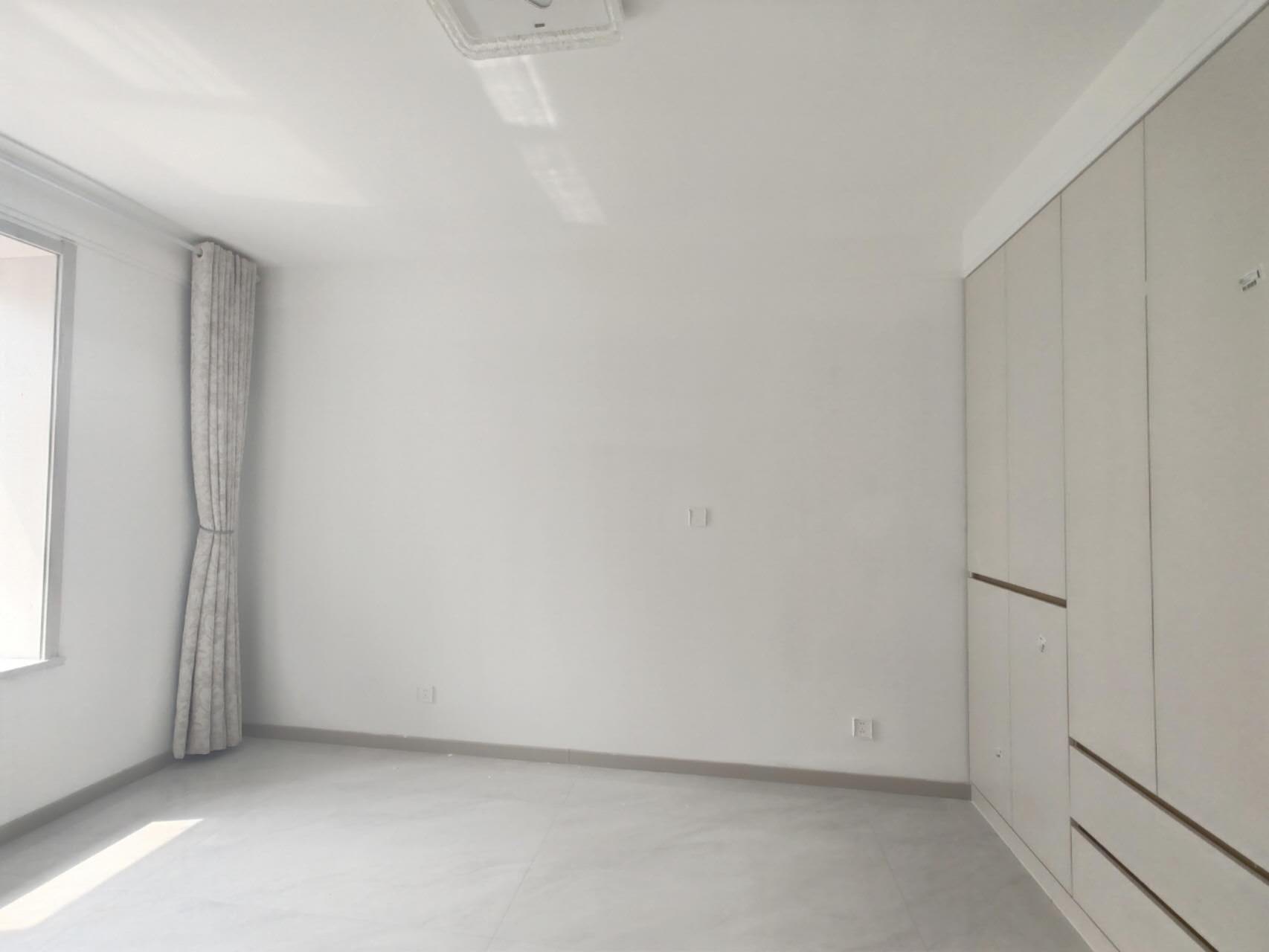 實驗中學書包房，新源華冠144平帶車儲114.5萬