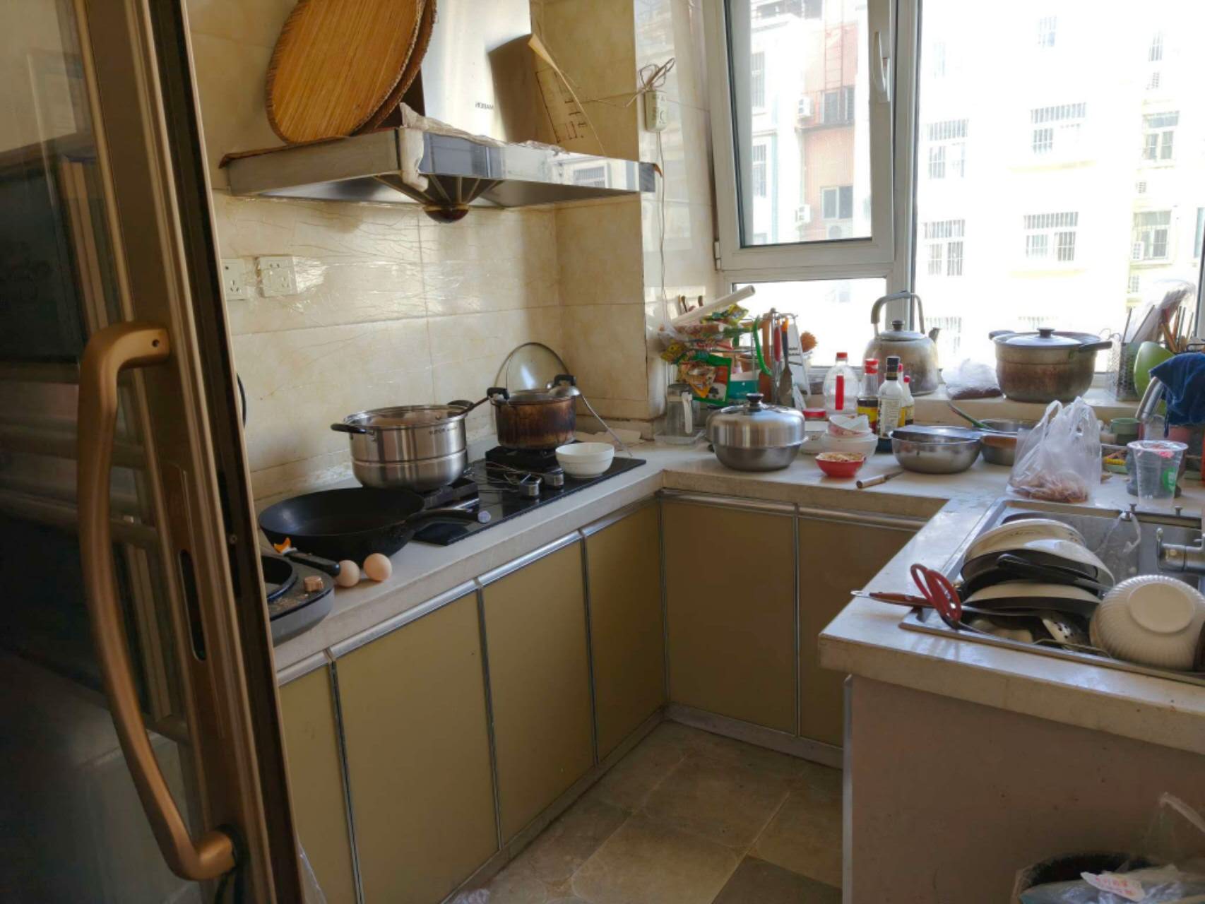 錦華春園3樓83平3居室帶儲藏室急售