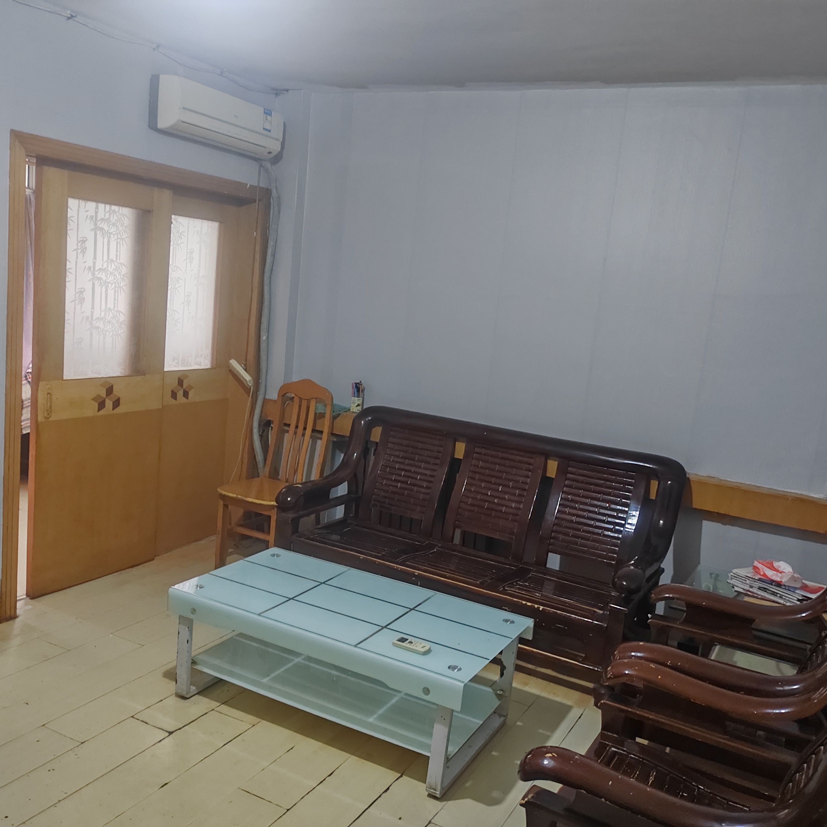 出租工藝小區3室2廳1衛85平米1000元/月住宅